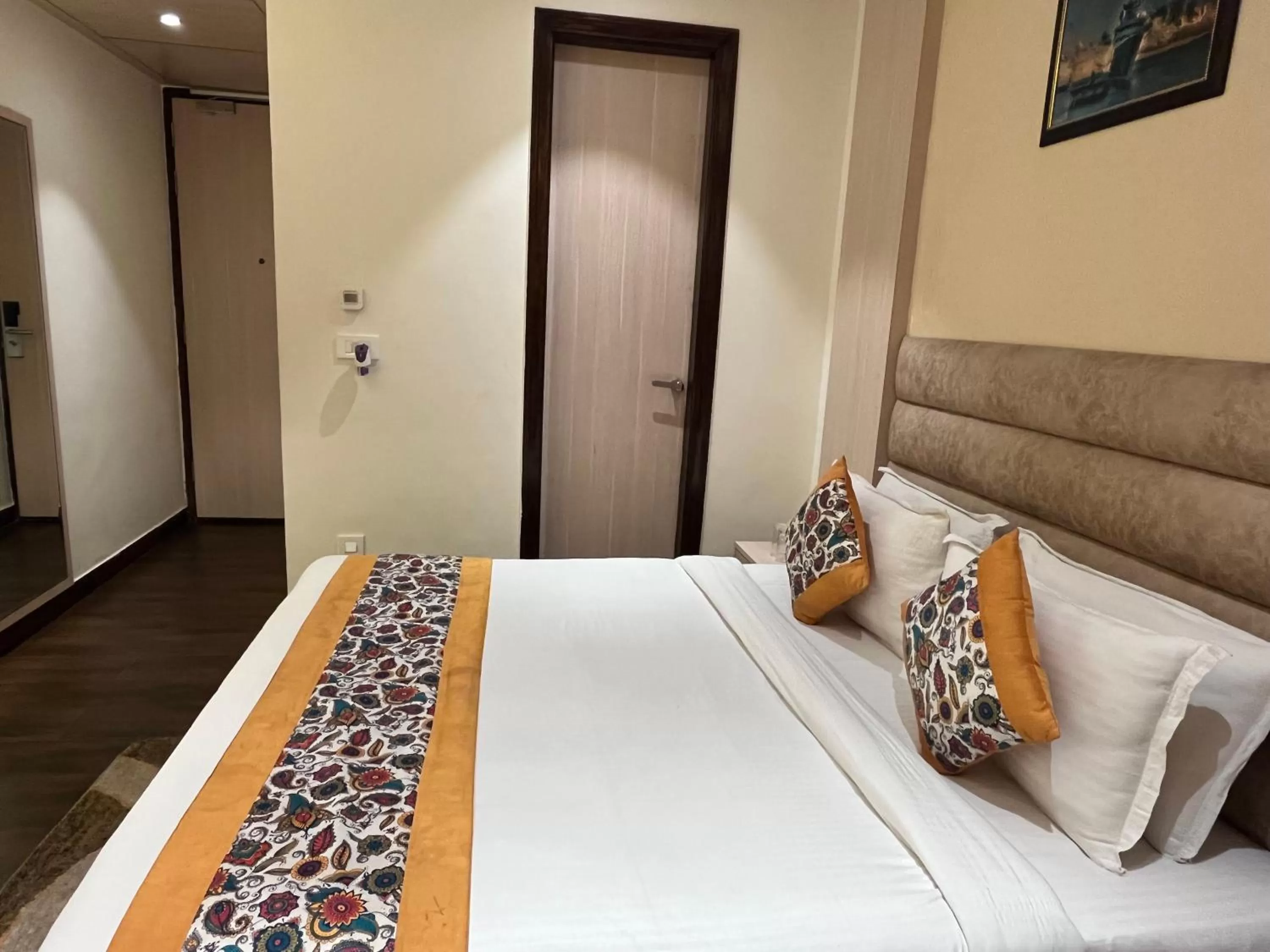 Photo of the whole room, Bed in RRV Hotel