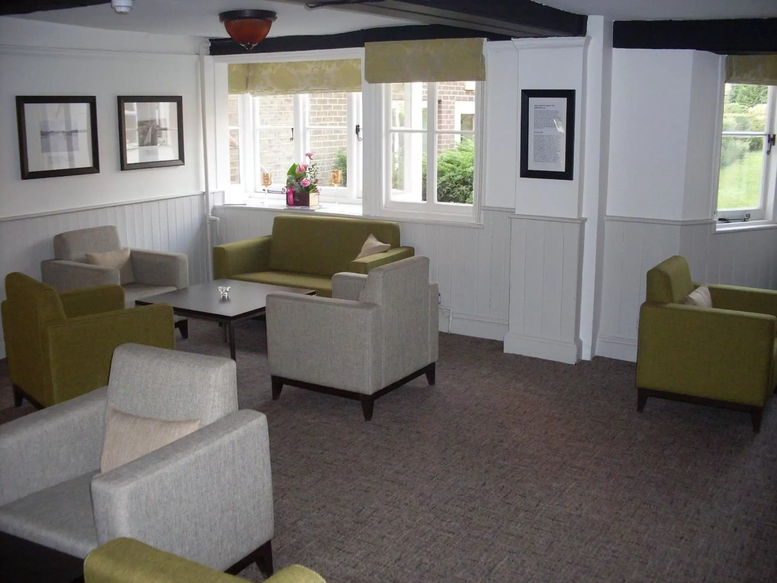 Lounge or bar, Seating Area in Aubrey Park Hotel