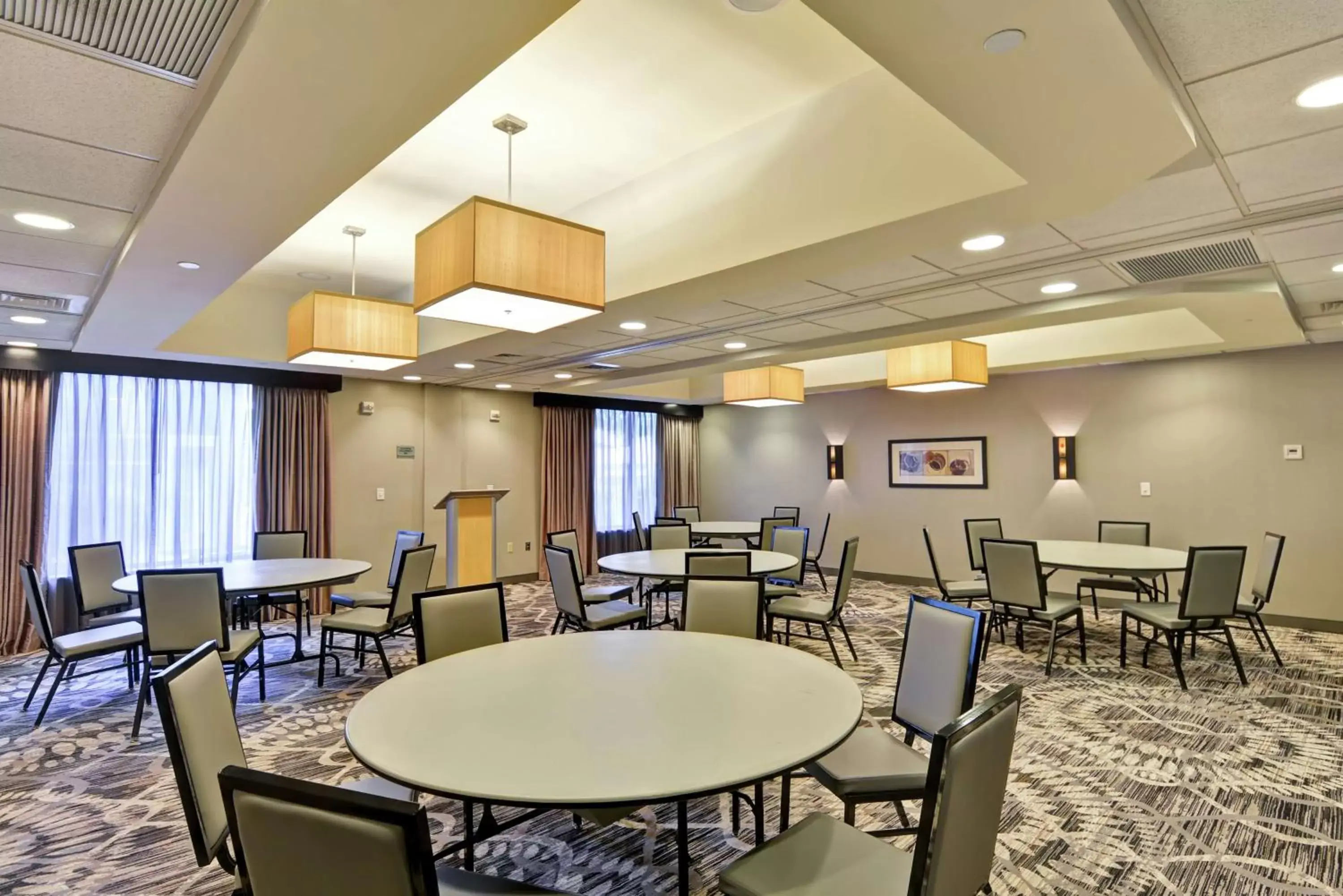 Meeting/conference room, Restaurant/Places to Eat in DoubleTree by Hilton Baton Rouge