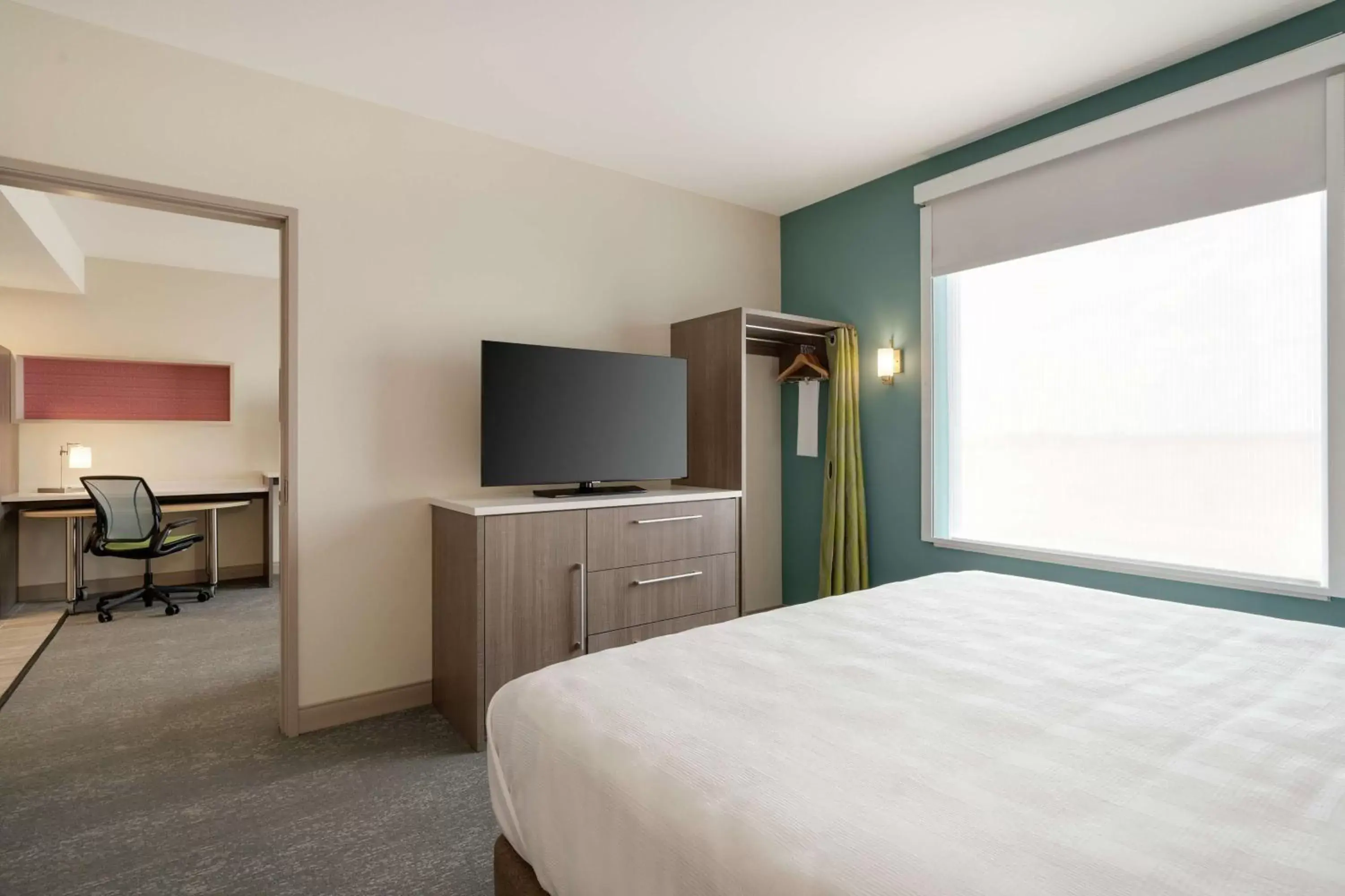 Bedroom, Bed in Home2 Suites By Hilton Alamogordo White Sands