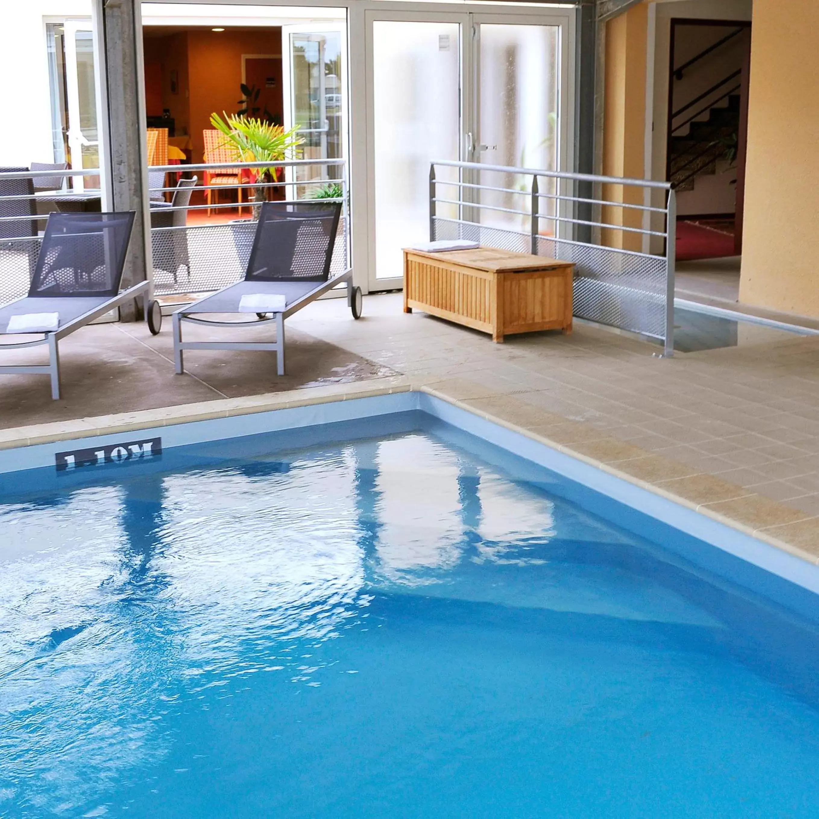 Swimming Pool in The Originals City, Hotel Otelinn, Caen (Inter-Hotel)