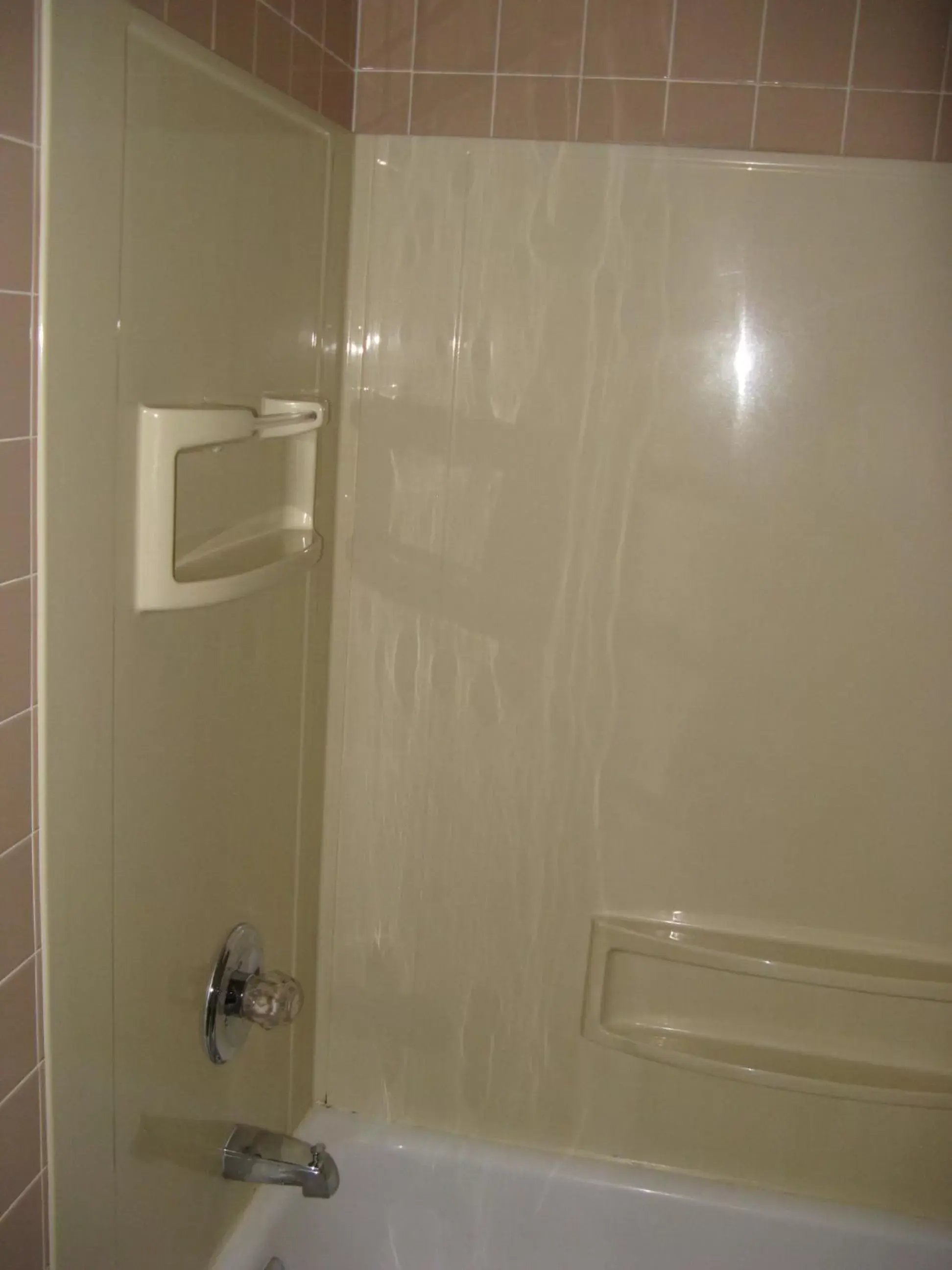 Shower, Bathroom in Northside Motel - Williamstown