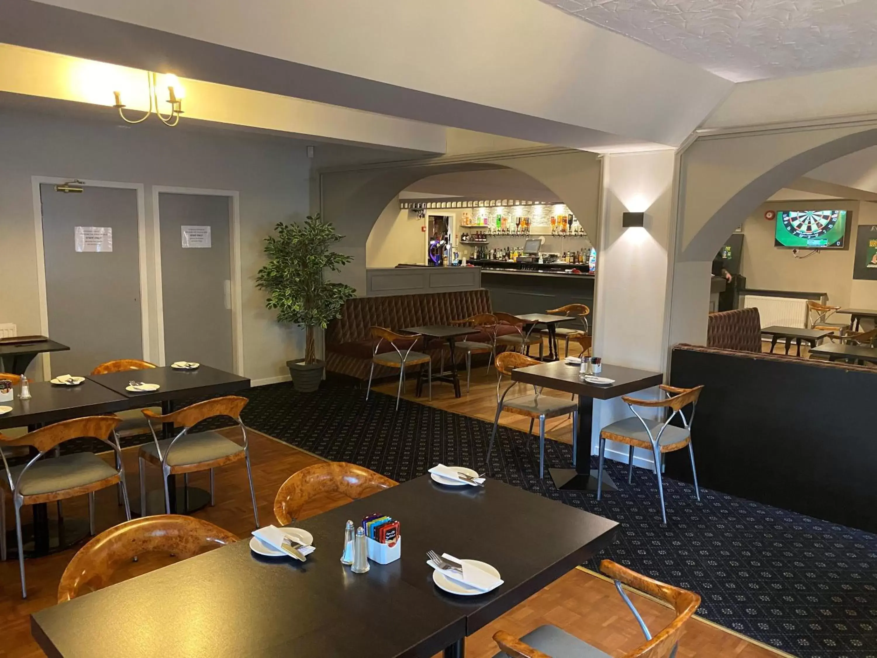 Restaurant/Places to Eat in Smithton Hotel