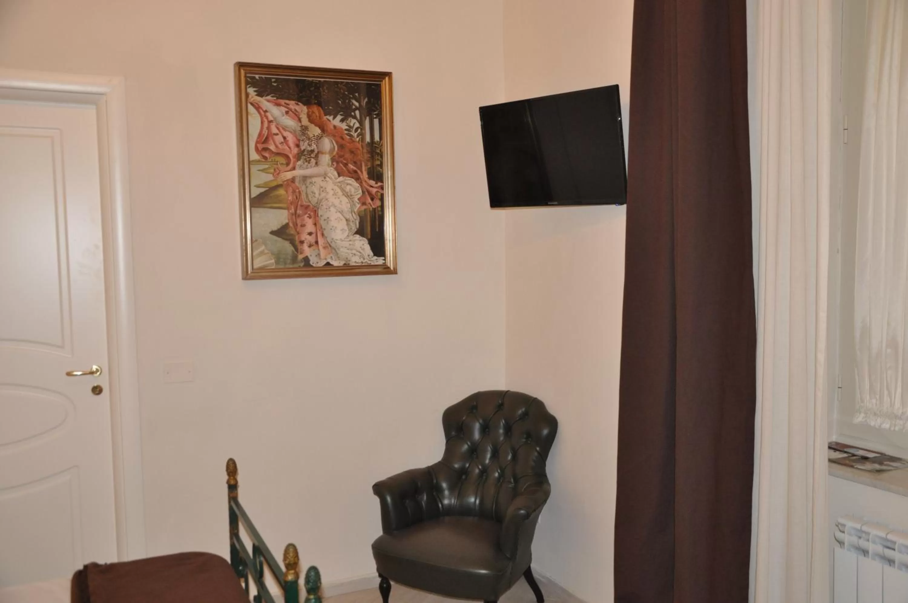 Photo of the whole room in Domus Borbonica