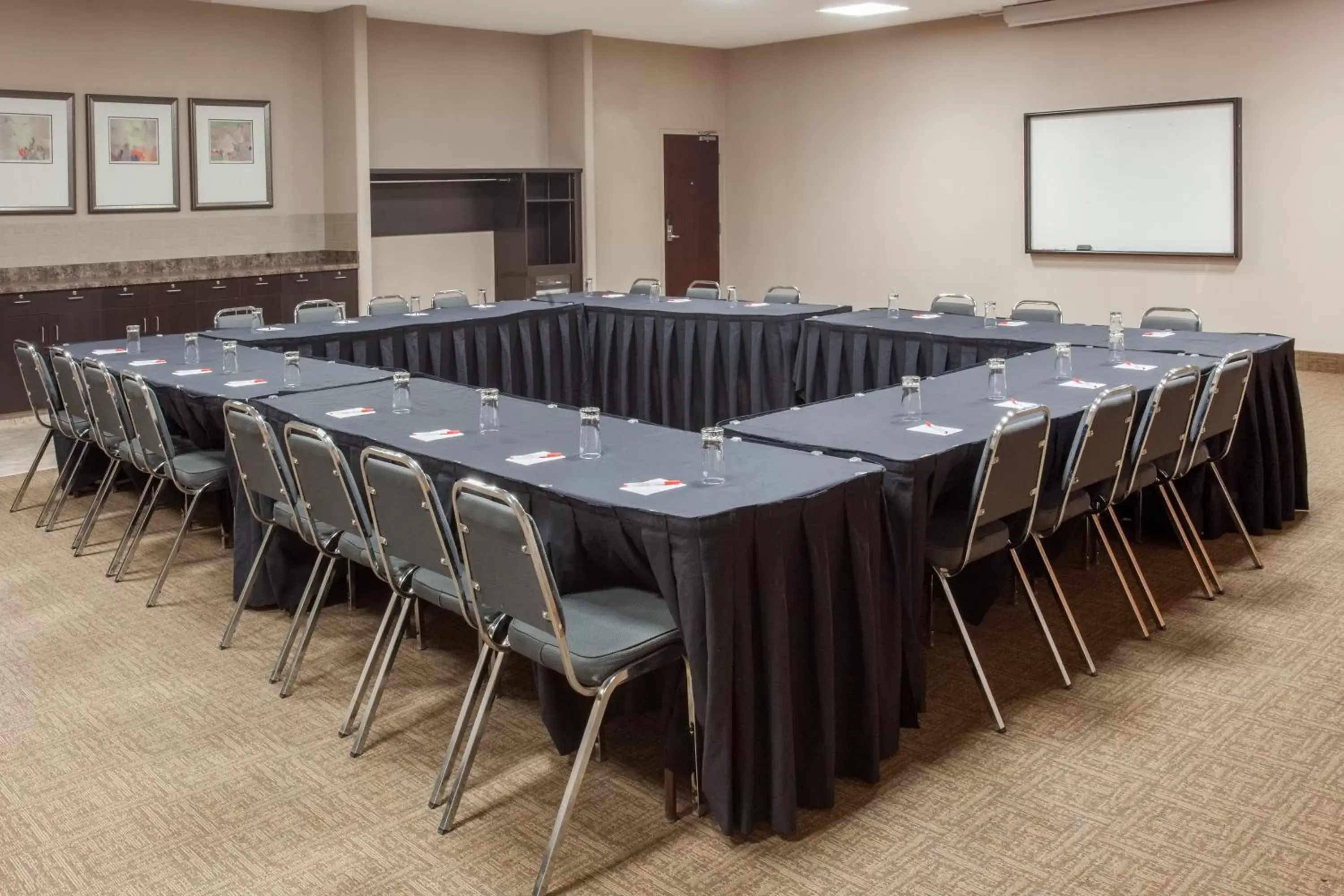 Business facilities, Business Area/Conference Room in Ramada by Wyndham Brooks