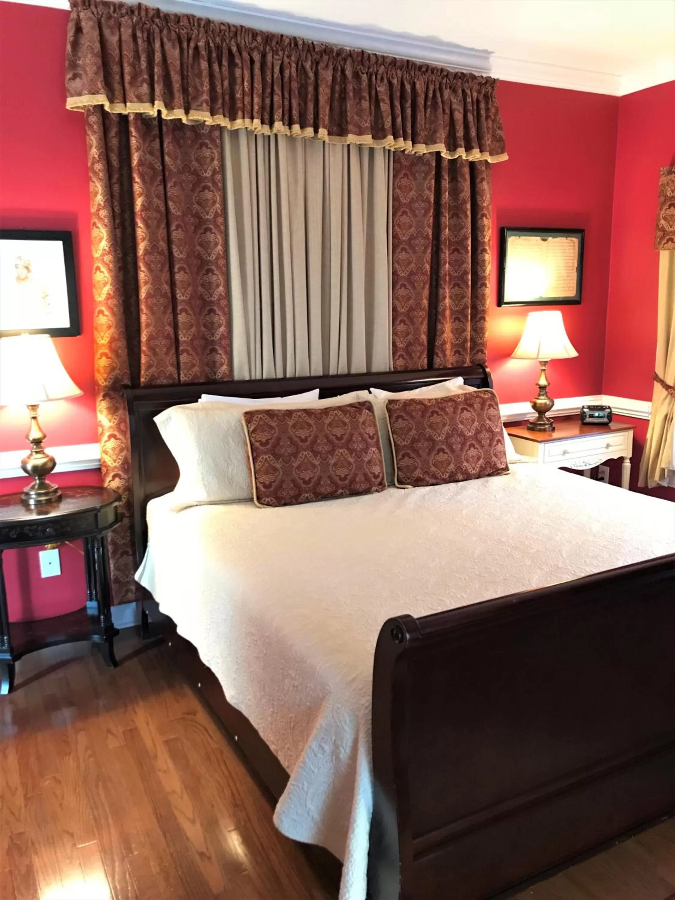 Bed in A Williamsburg White House Inn