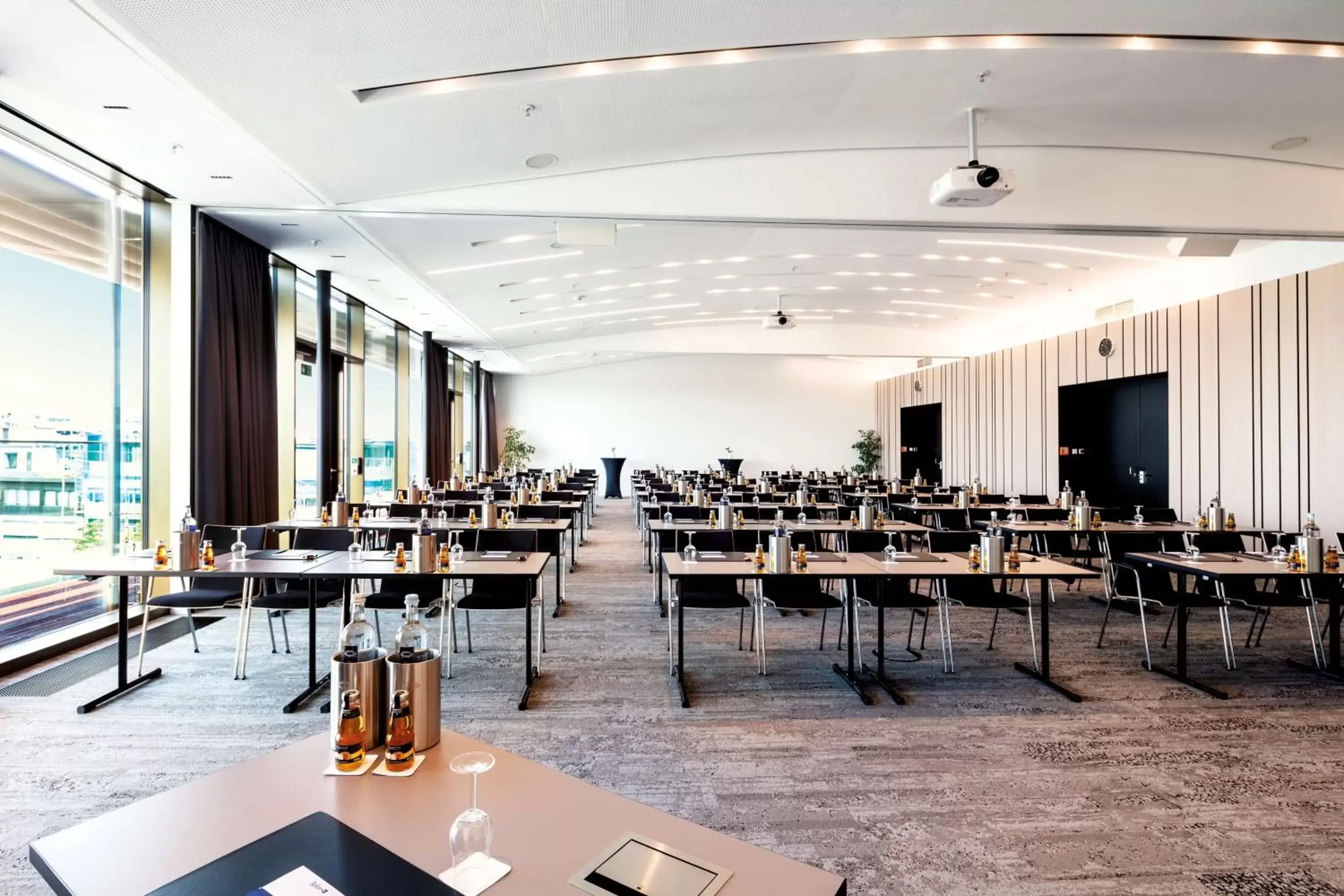 Meeting/conference room, Restaurant/Places to Eat in Radisson Blu Hotel, Mannheim