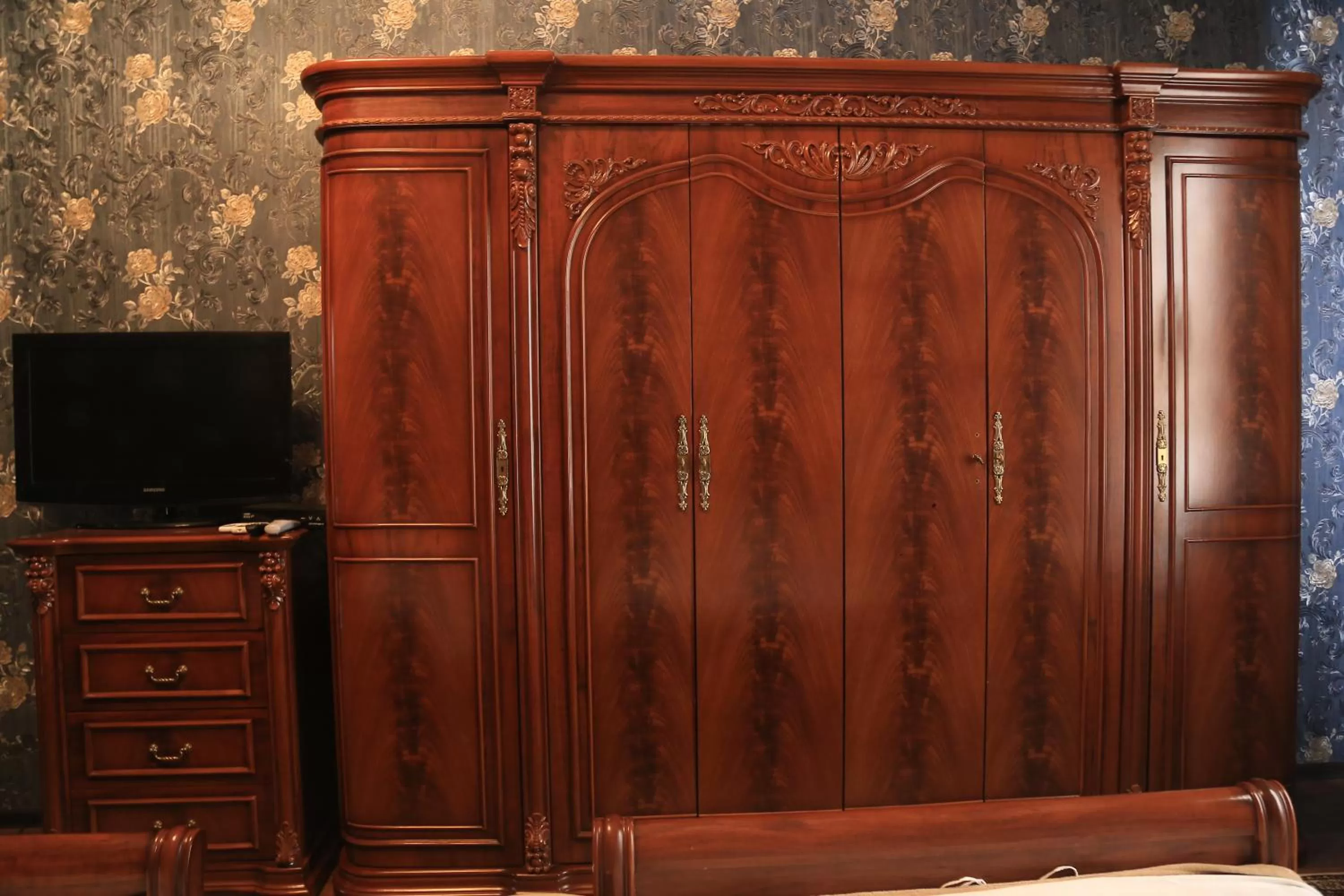 TV and multimedia in Nurafshon Boutique