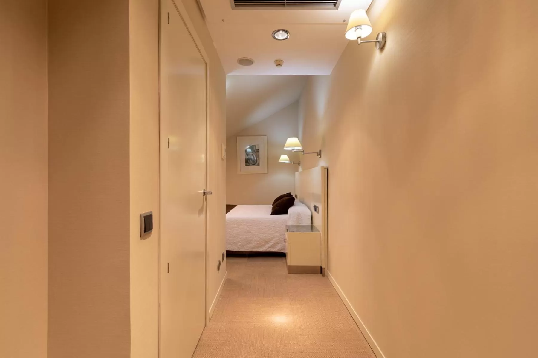 Photo of the whole room, Bed in Hotel San Juan de los Reyes