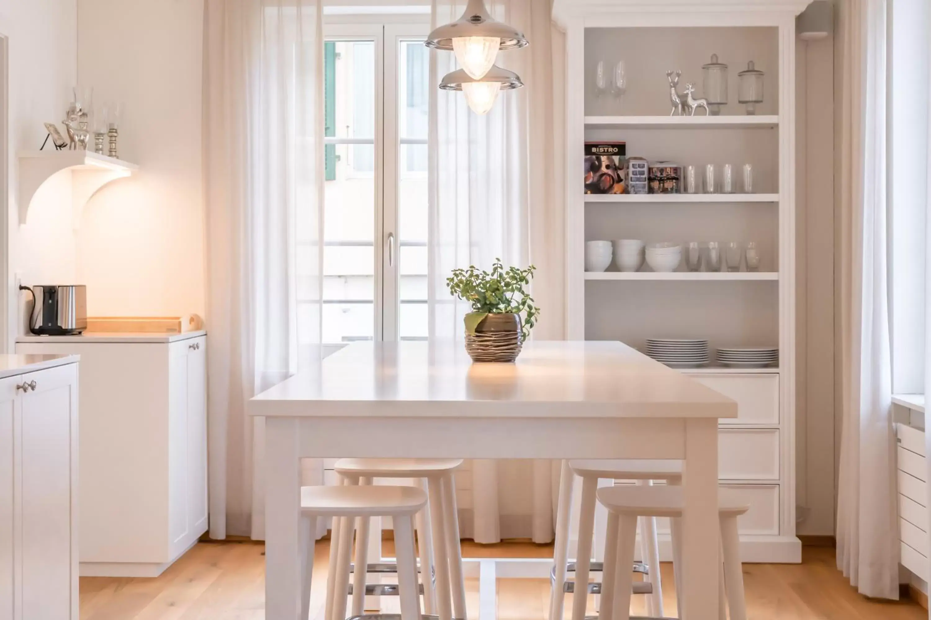 Decorative detail, Dining Area in Verena's Boutique Villa au lac