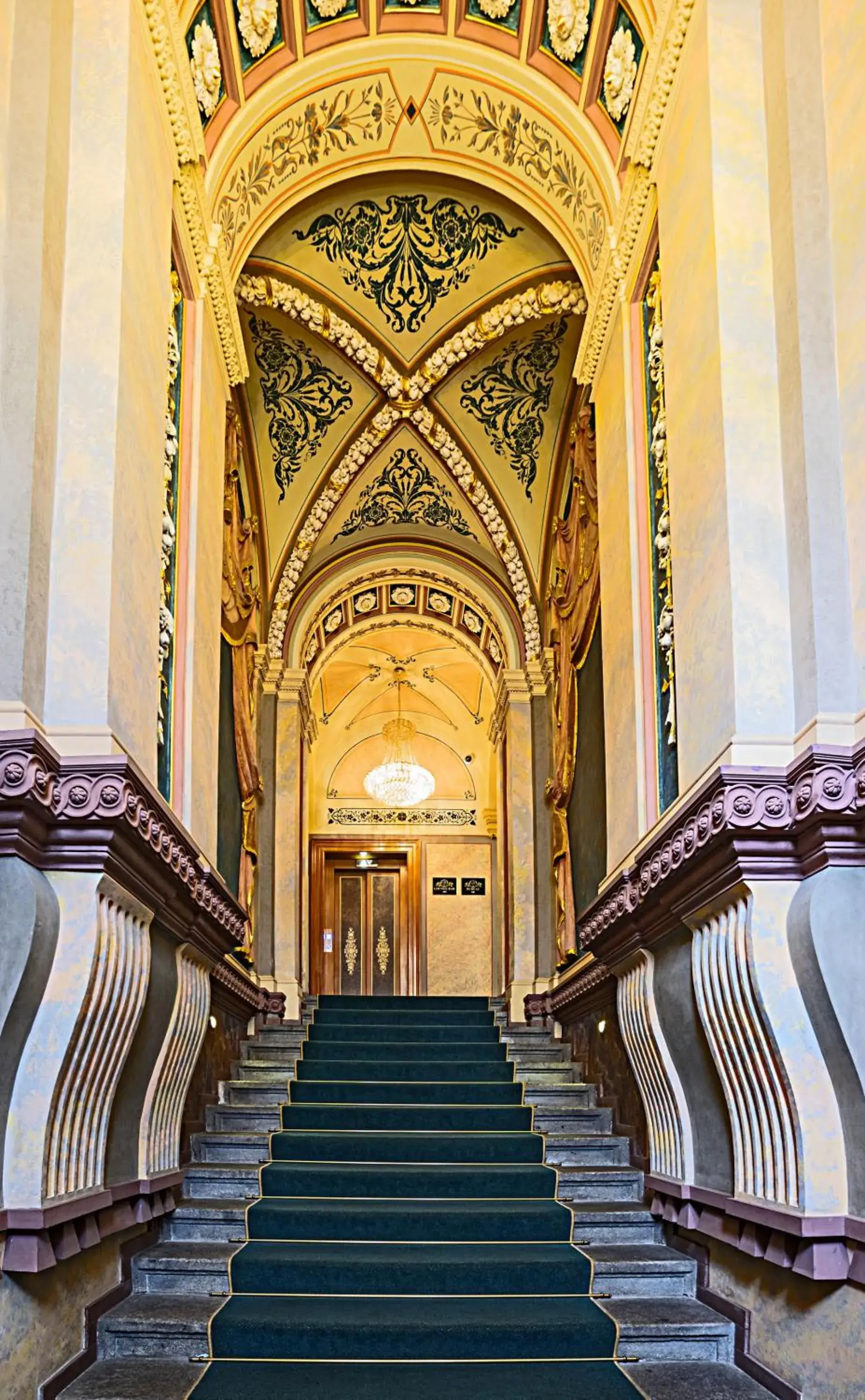 Facade/entrance in Deminka Palace Facade/entrance in Deminka Palace