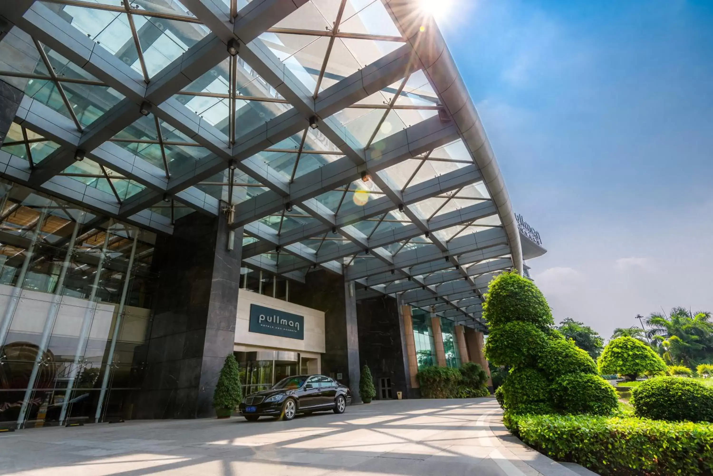 Facade/entrance, Property Building in Pullman Guangzhou Baiyun Airport