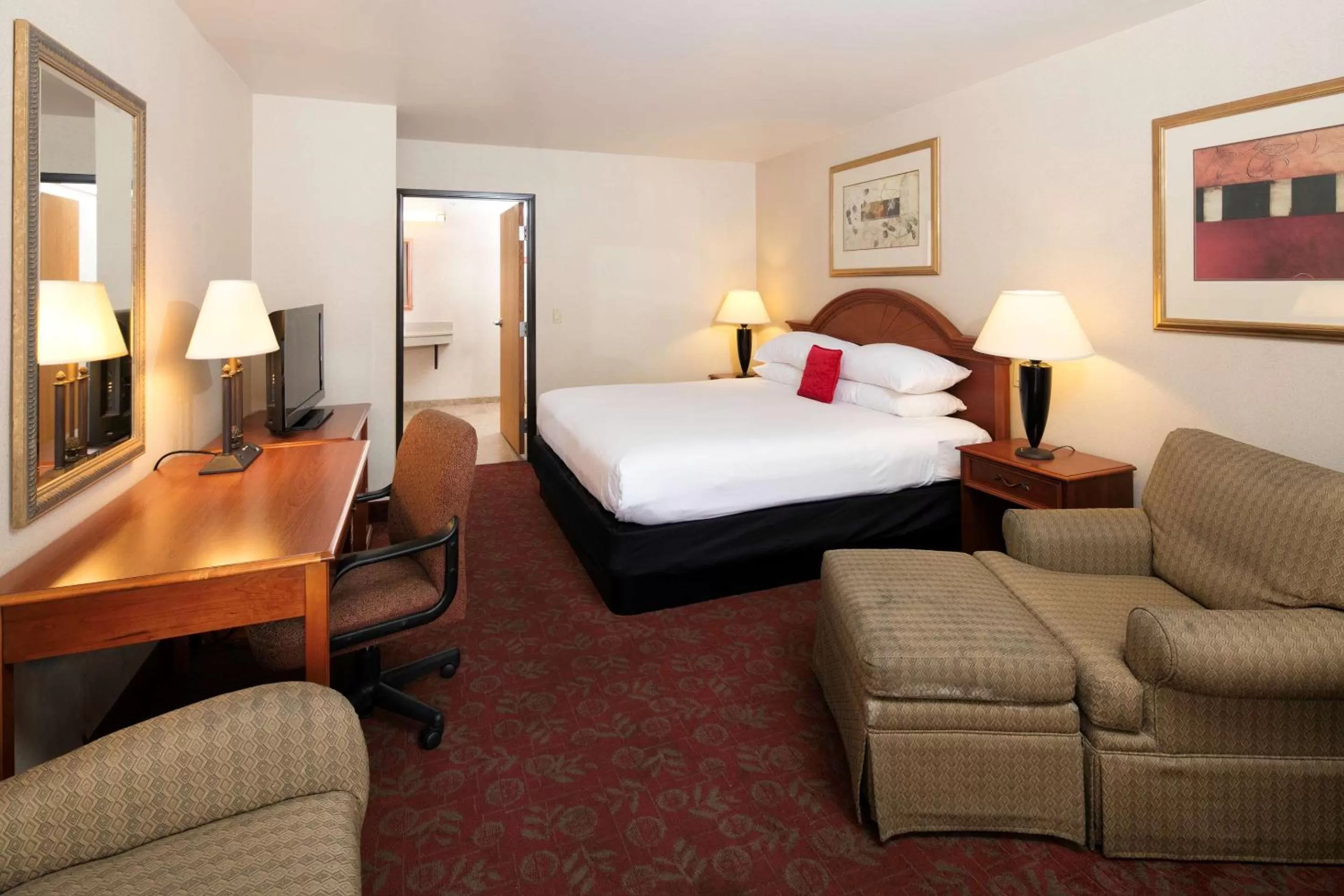 Photo of the whole room, Bed in Red Lion Hotel and Conference Center St. George