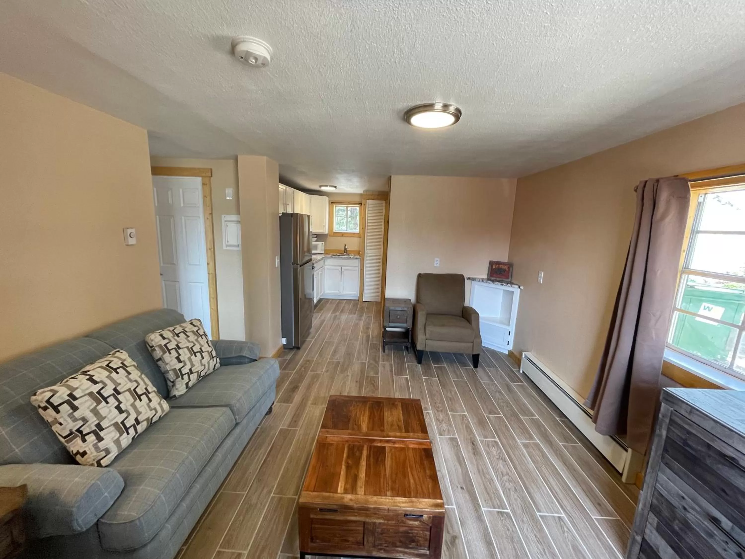 Living room in Estes Mountain Inn