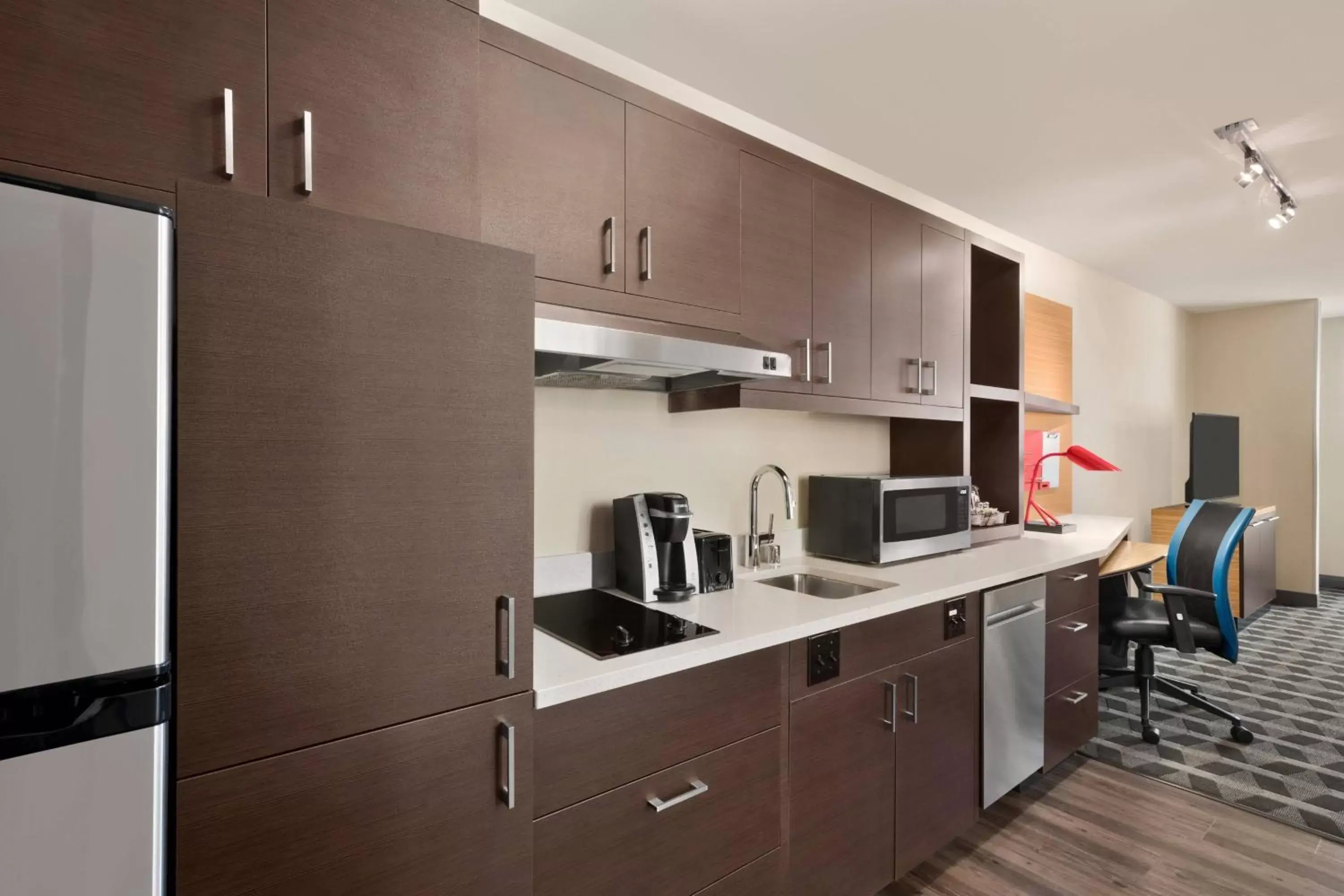 Kitchen or kitchenette, Kitchen/Kitchenette in TownePlace Suites by Marriott Janesville