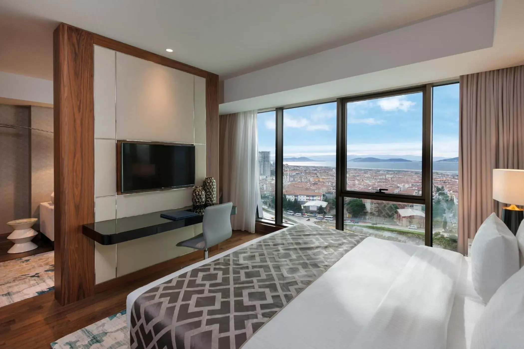 Bedroom, Mountain View in Elite World Grand Istanbul Küçükyalı