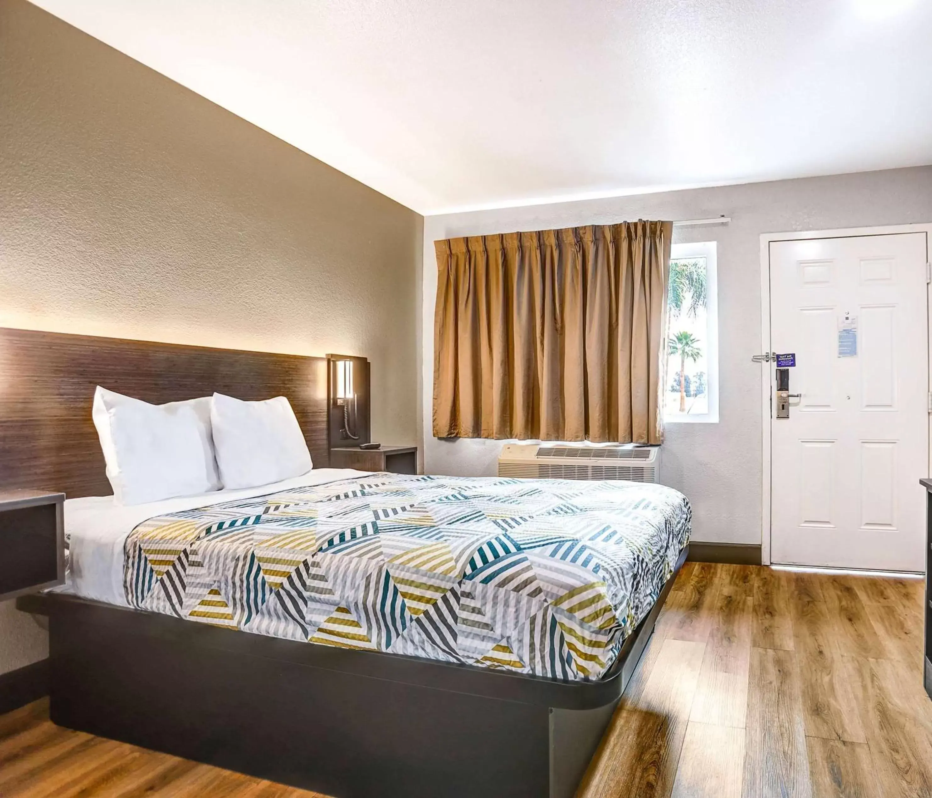 Bedroom, Bed in Motel 6-San Bernardino, CA - South