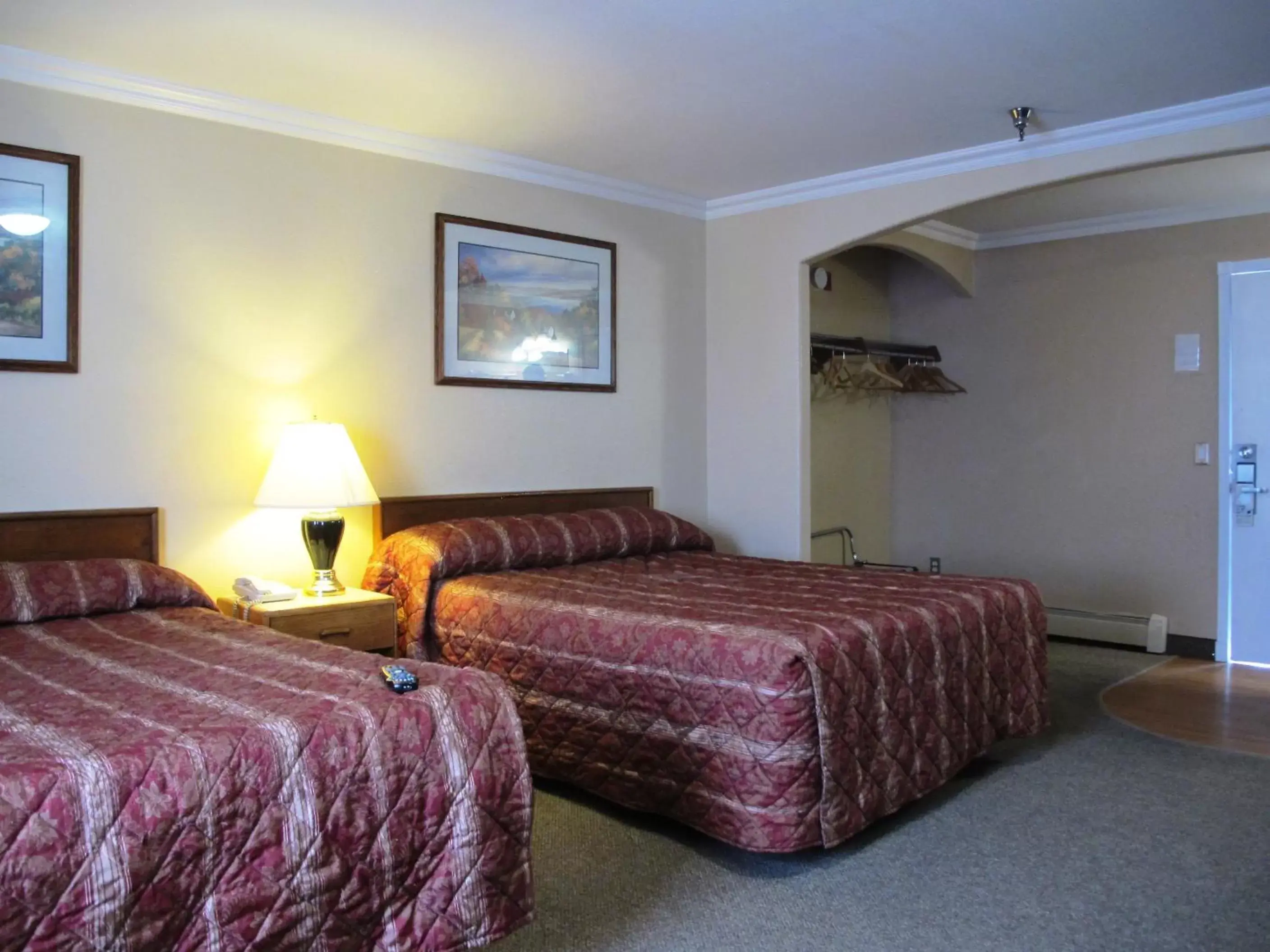 Photo of the whole room, Bed in Merrill Field Inn