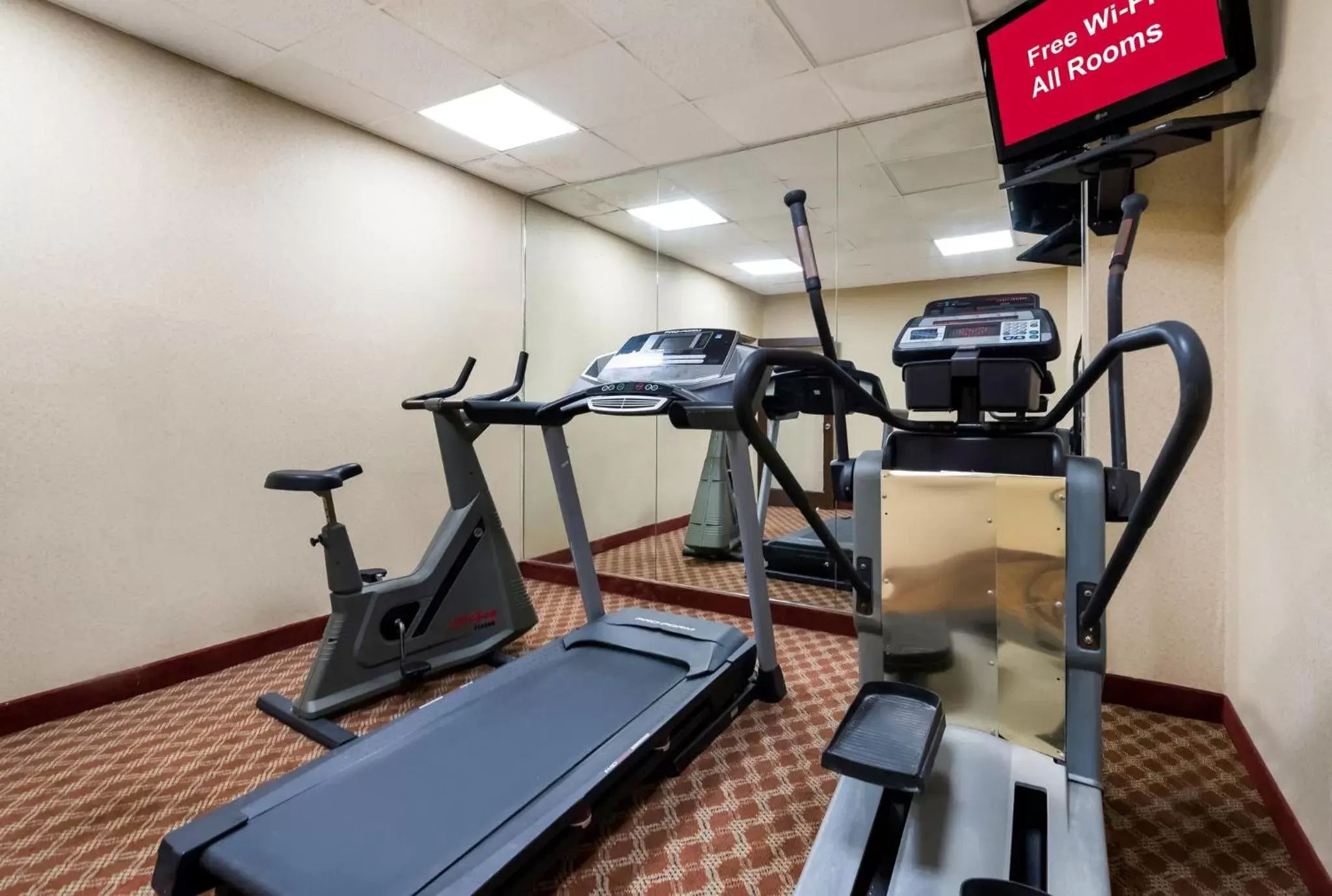 Fitness centre/facilities, Fitness Center/Facilities in Red Roof Inn and Suites Newark - University