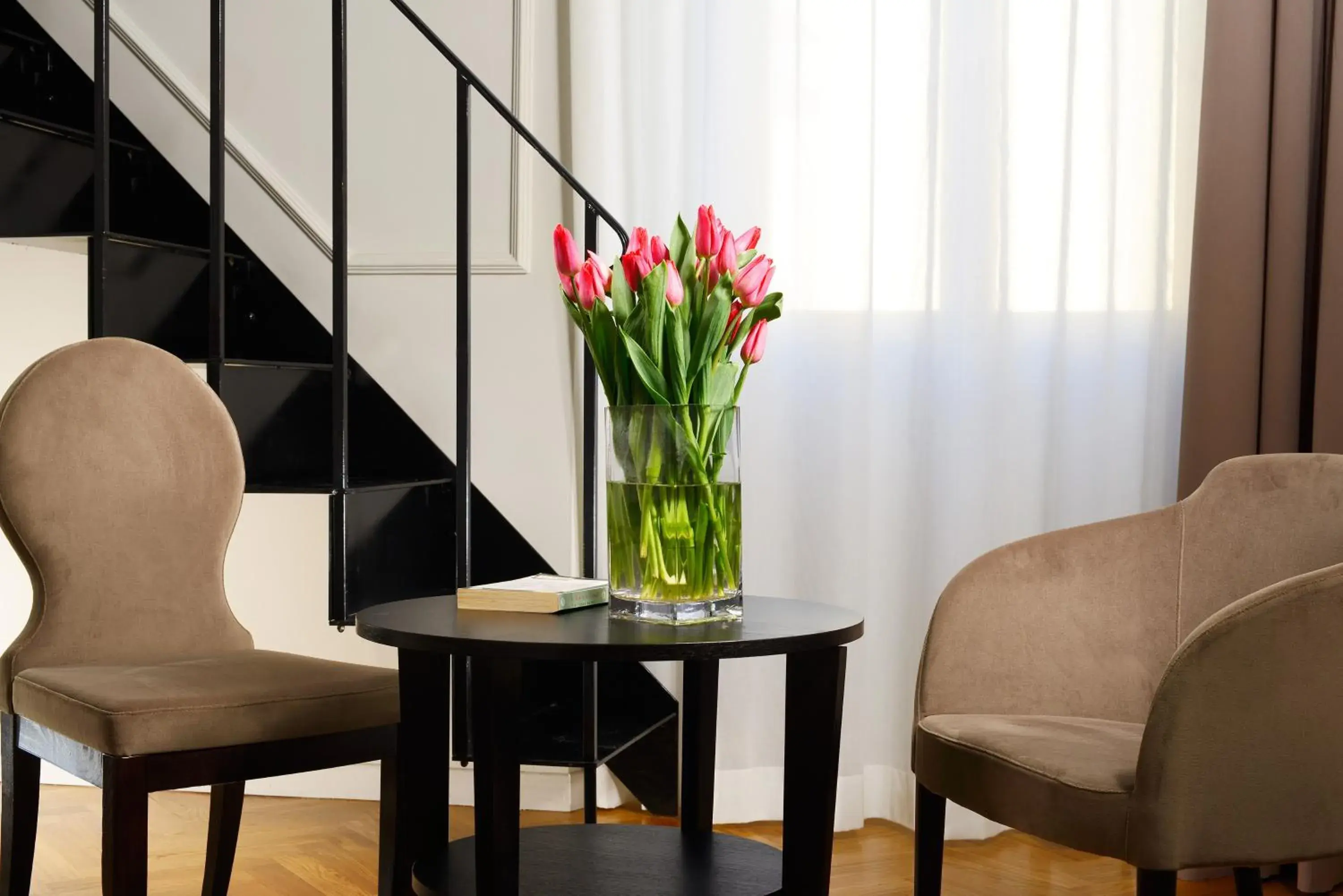 Seating Area in Splendor Suite Rome - Suites & Apartments