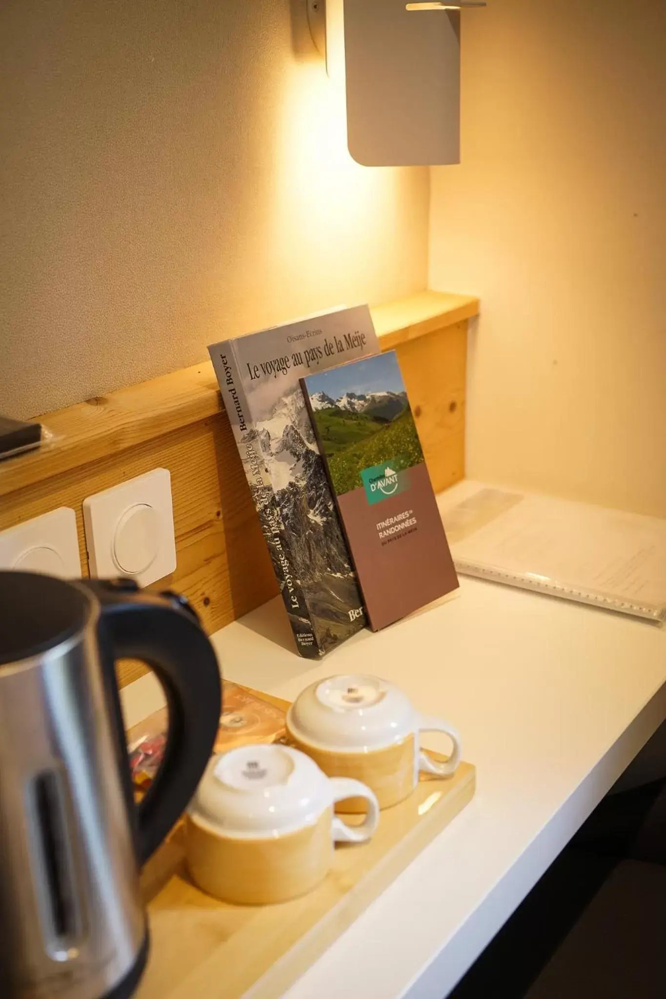 Coffee/tea facilities, Bed in Hotel Le Faranchin Coffee/tea facilities, Bed in Hotel Le Faranchin