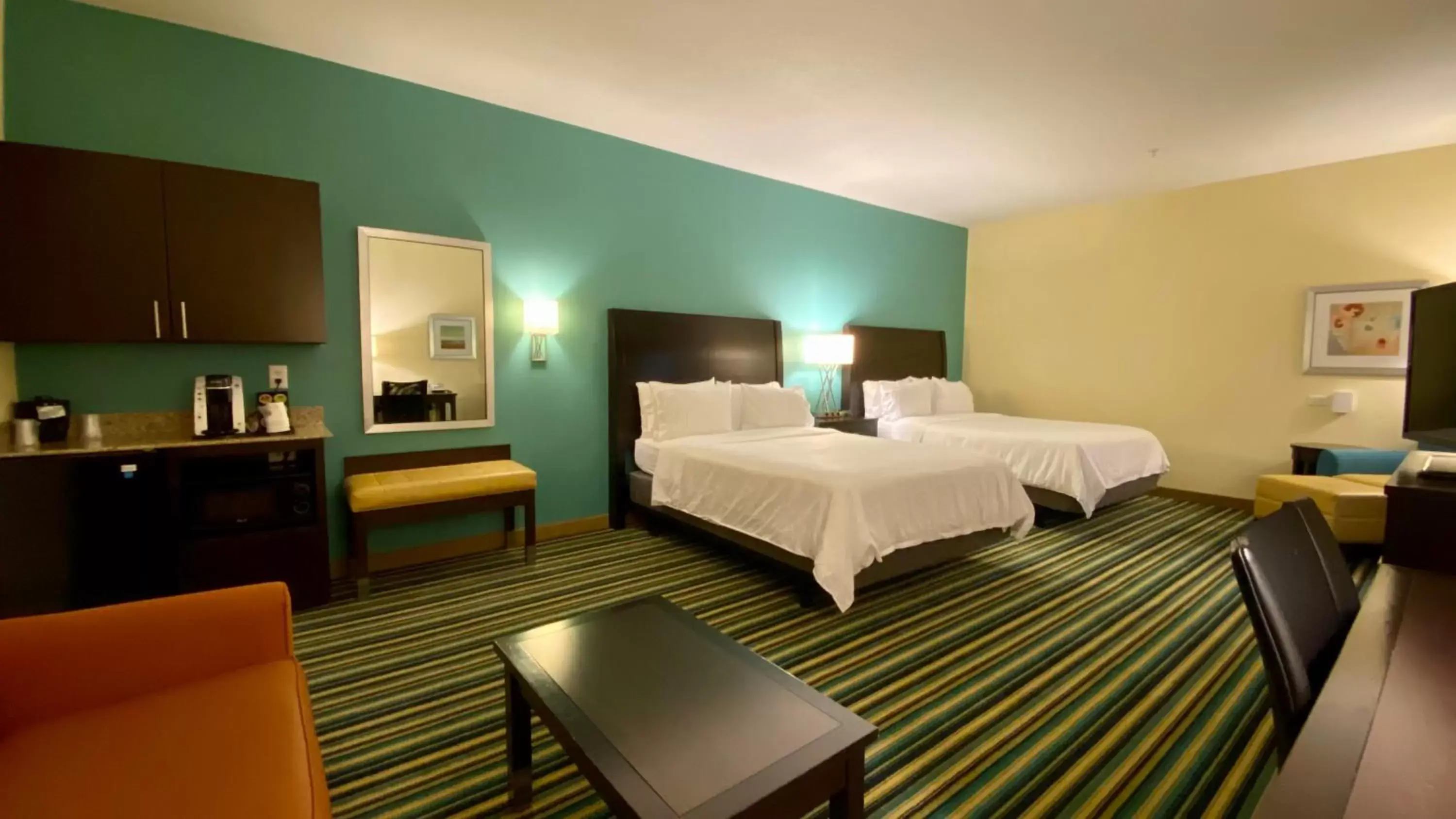 Bedroom, Bed in Holiday Inn Express Hotel & Suites Orlando East-UCF Area, an IHG Hotel