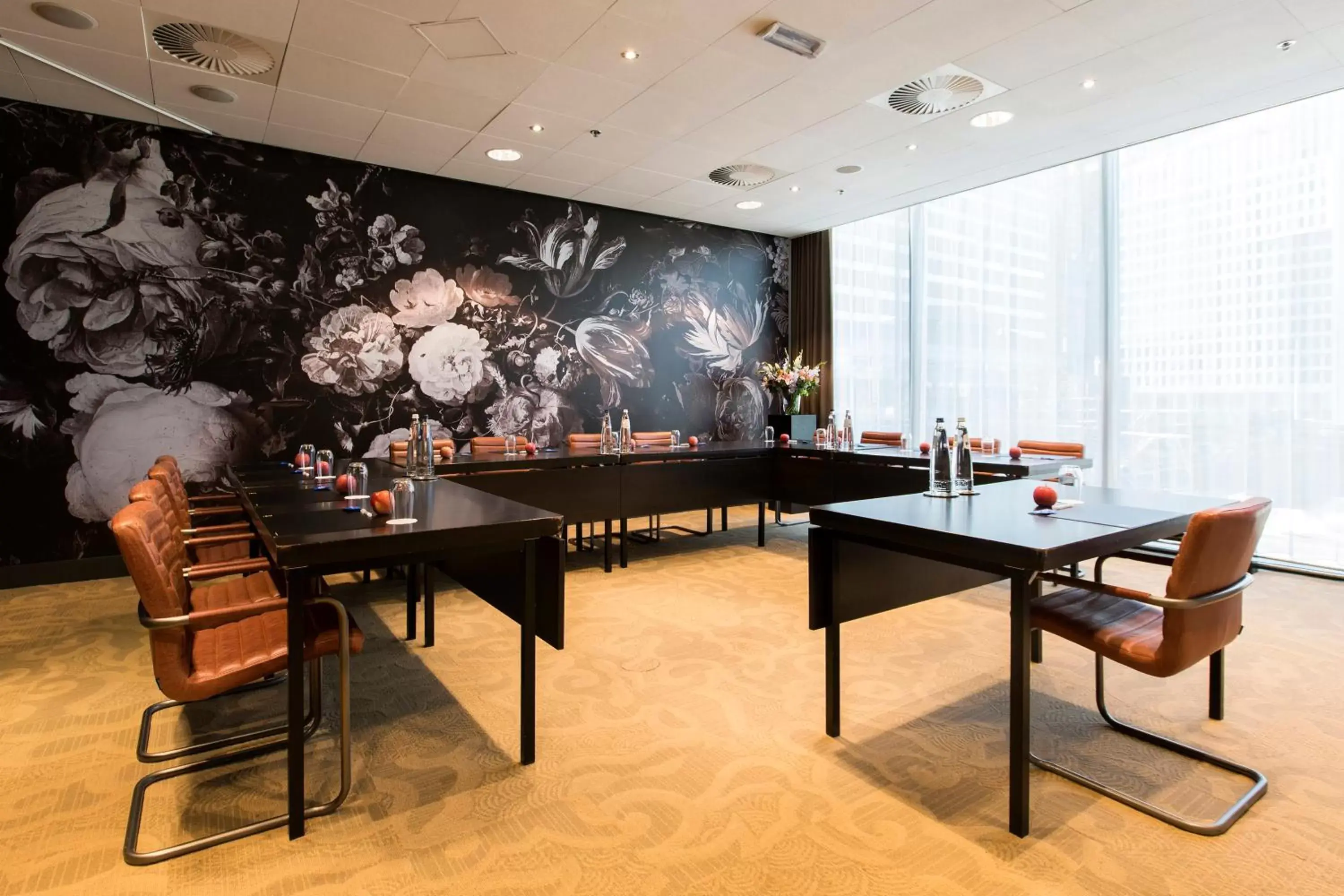 Meeting/conference room, Restaurant/Places to Eat in Babylon Hotel Den Haag