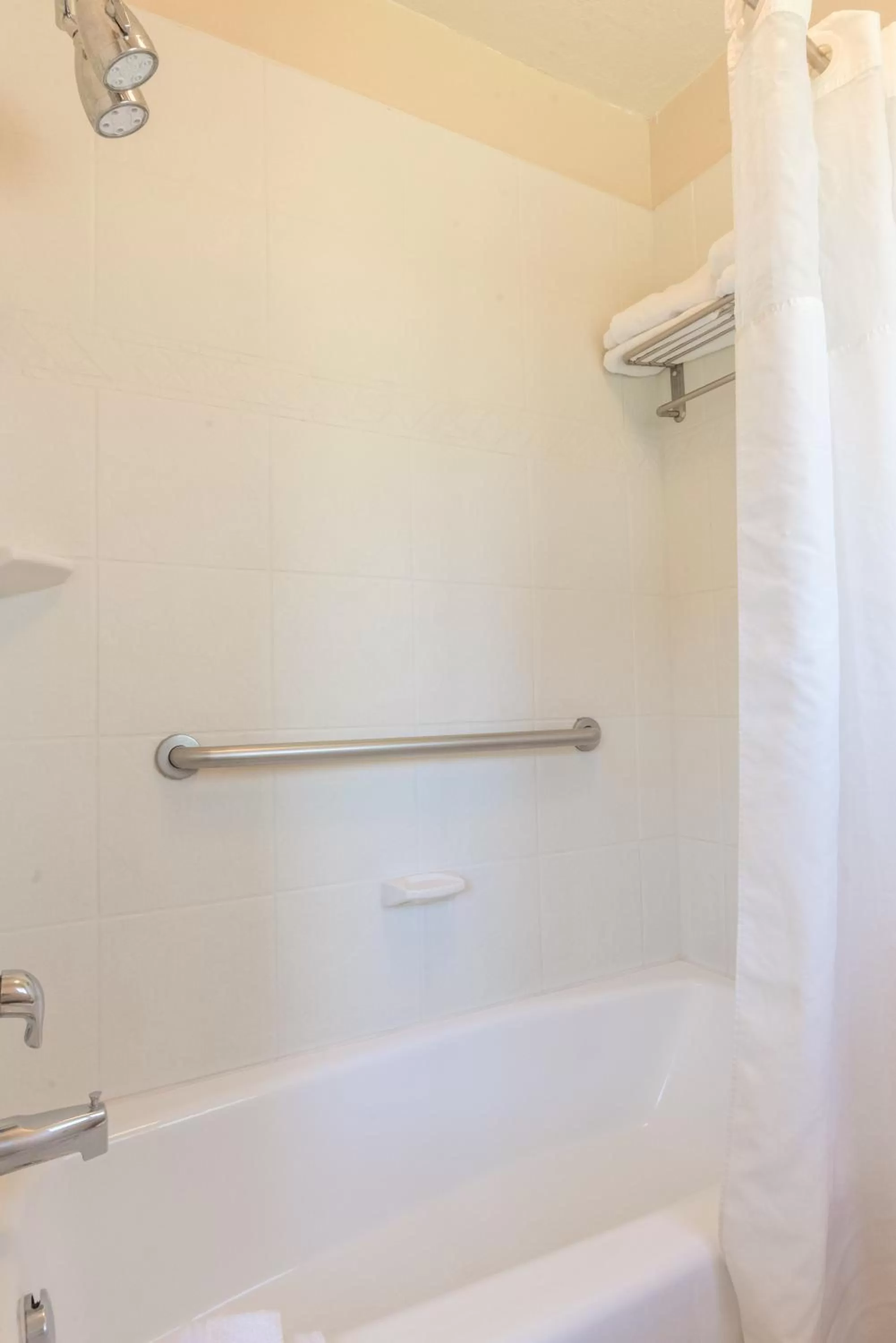 Shower in Hotel Moab Downtown