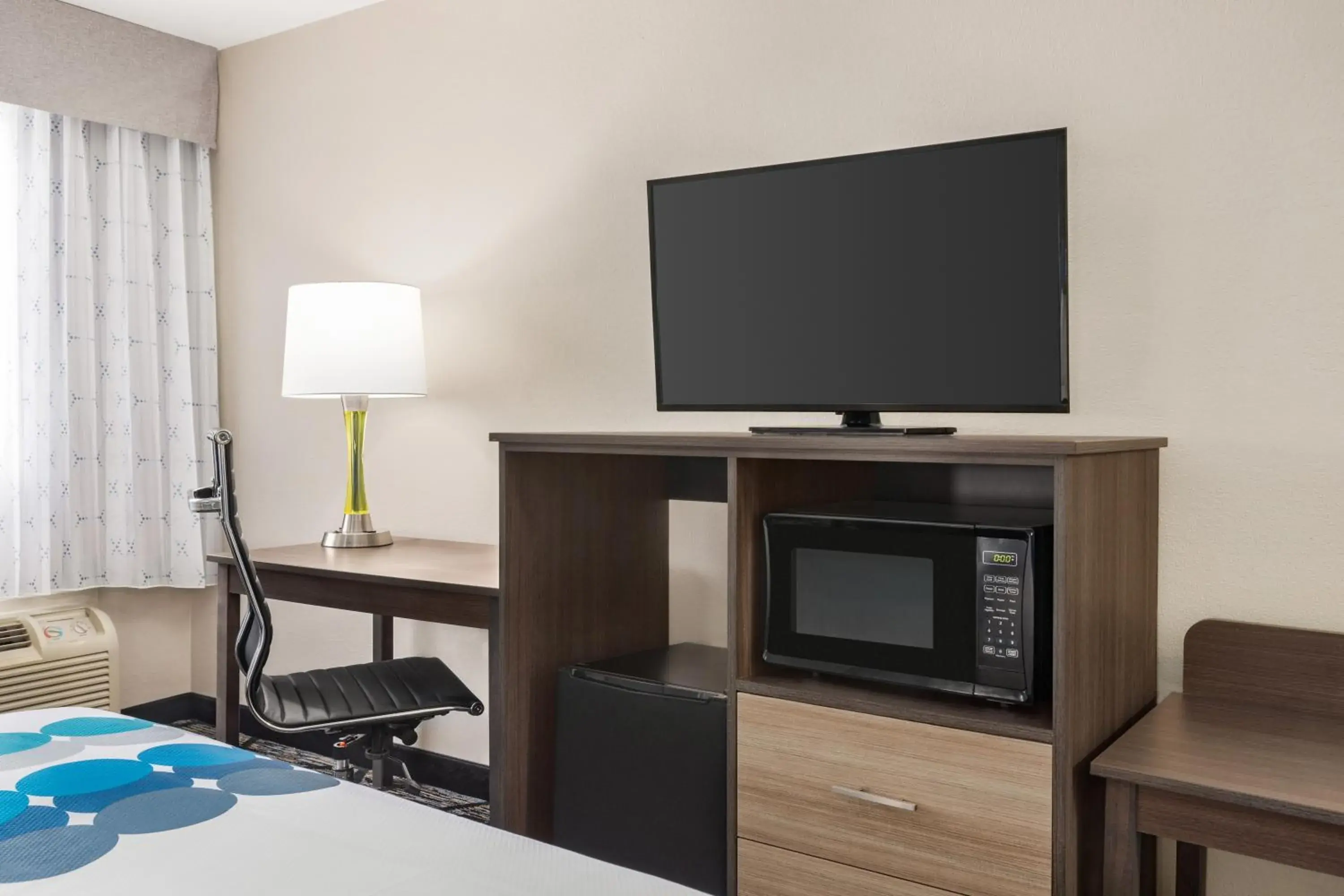 TV and multimedia, TV/Entertainment Center in Baymont by Wyndham Blackwell I-35