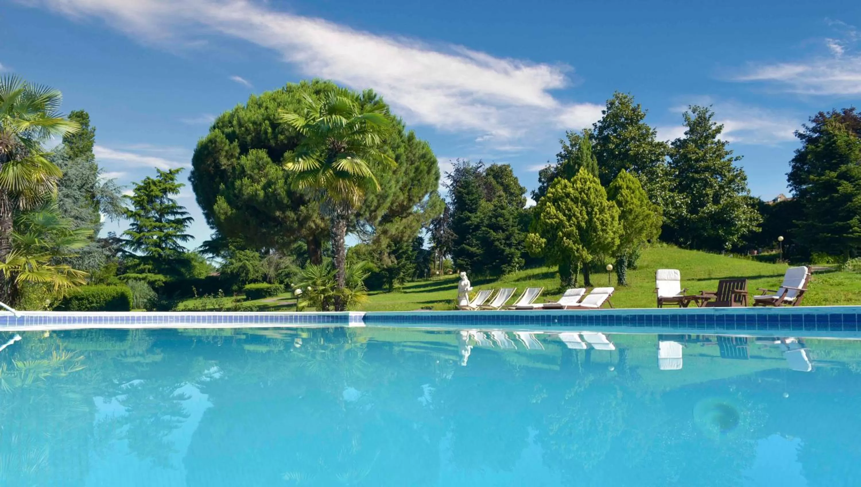 Pool view in Palazzo Cavagna Sangiuliani