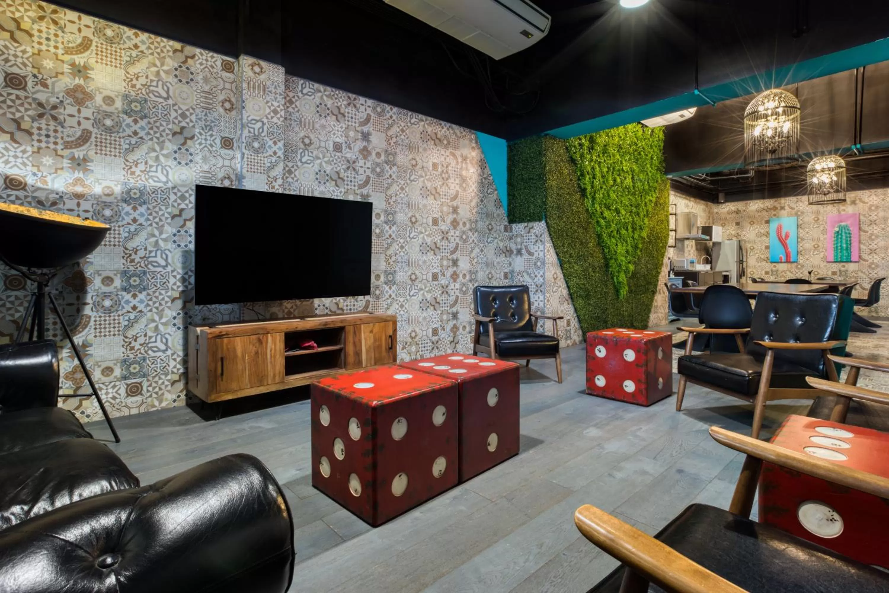 Communal lounge/ TV room in Eazy Centro by ULIV
