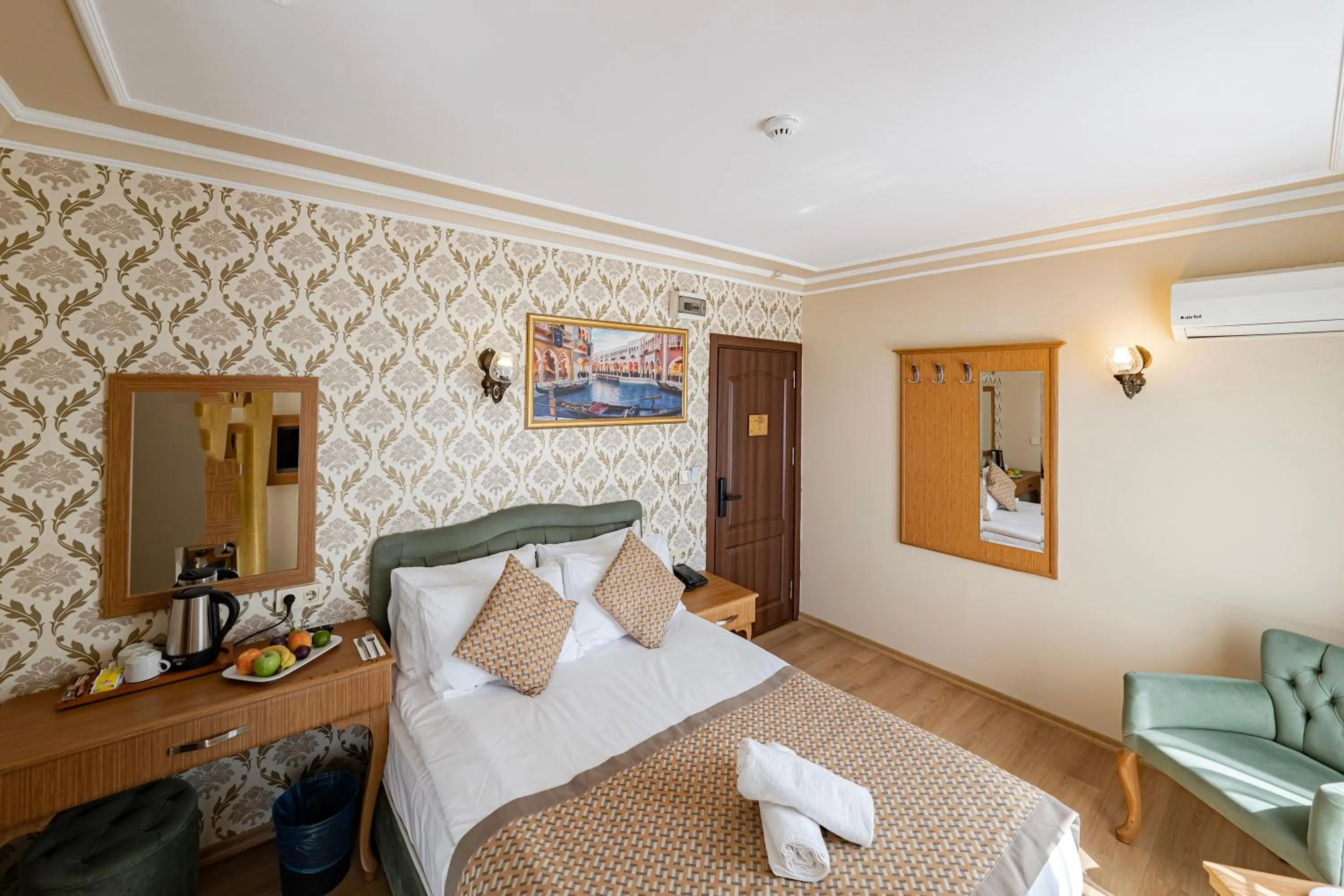 Photo of the whole room, Bed in Grand Hamit Hotel