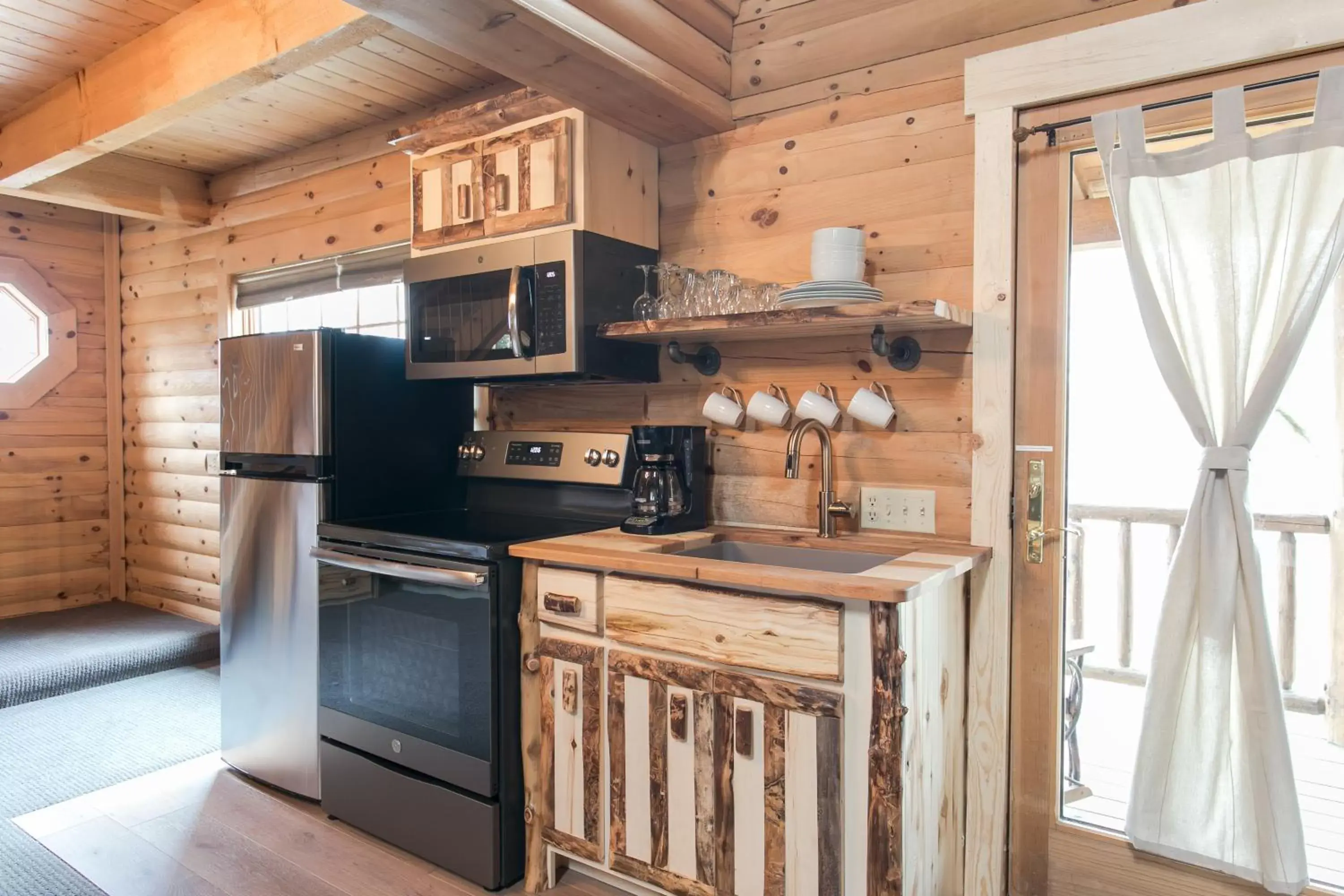 Kitchen or kitchenette, Kitchen/Kitchenette in Coblentz Country Lodge by Amish Country Lodging