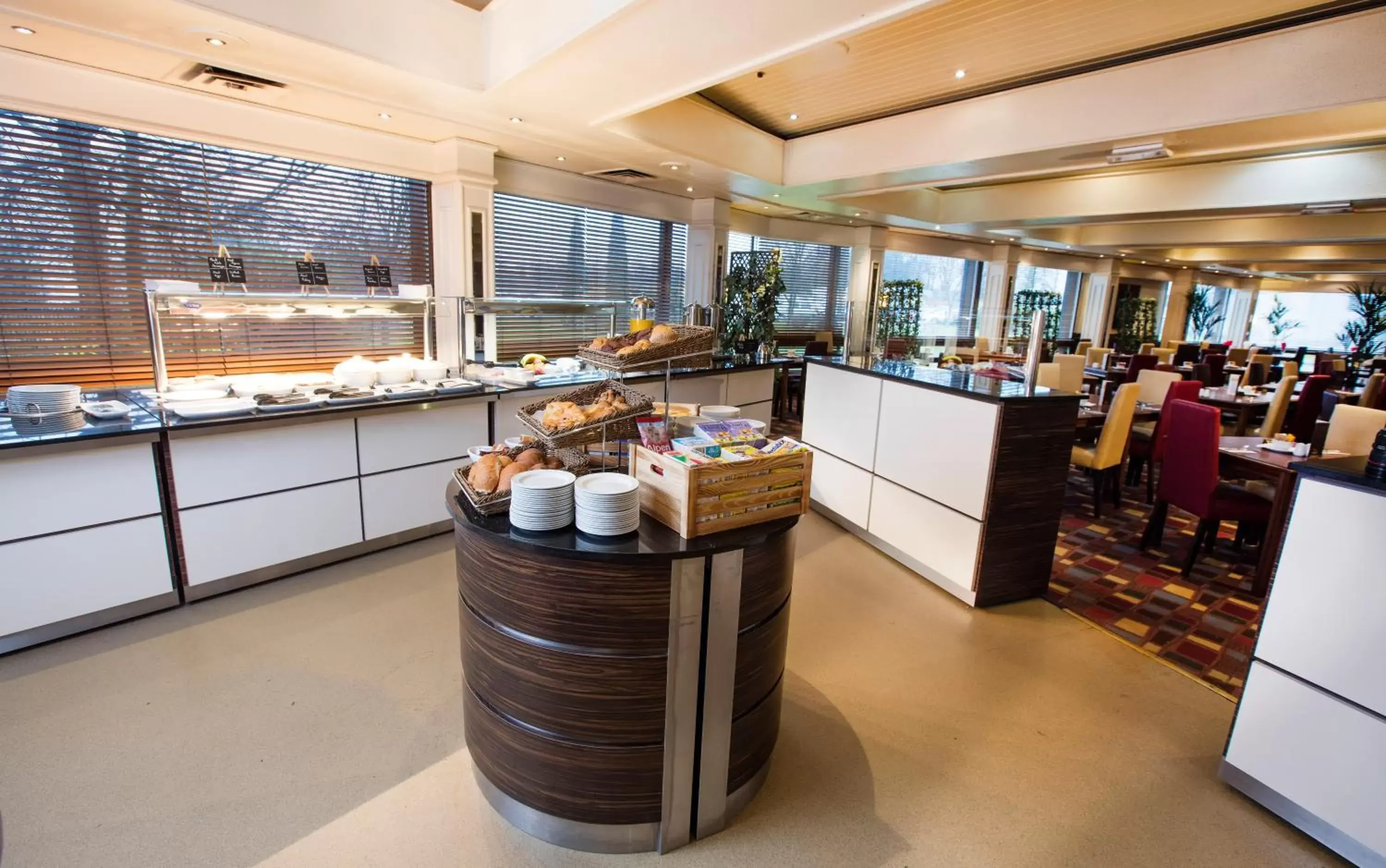 Buffet breakfast, Restaurant/Places to Eat in Normandy Hotel (Near Glasgow Airport)