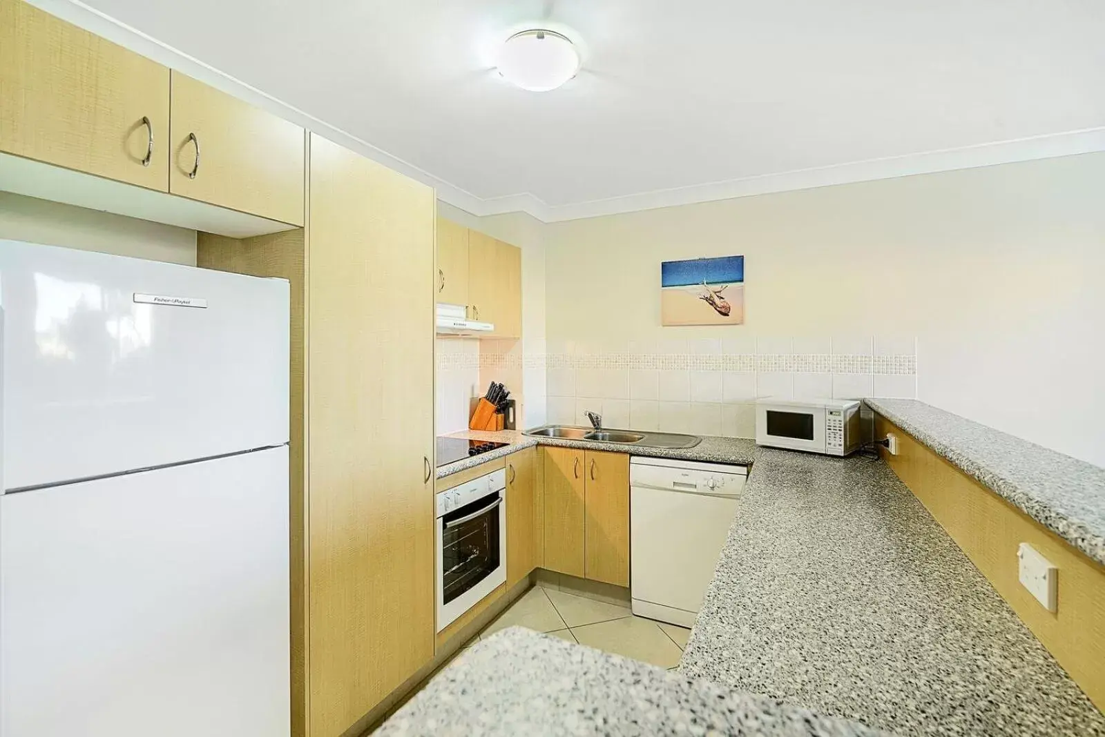 Kitchen or kitchenette, Kitchen/Kitchenette in Golden Riviera Absolute Beachfront Resort