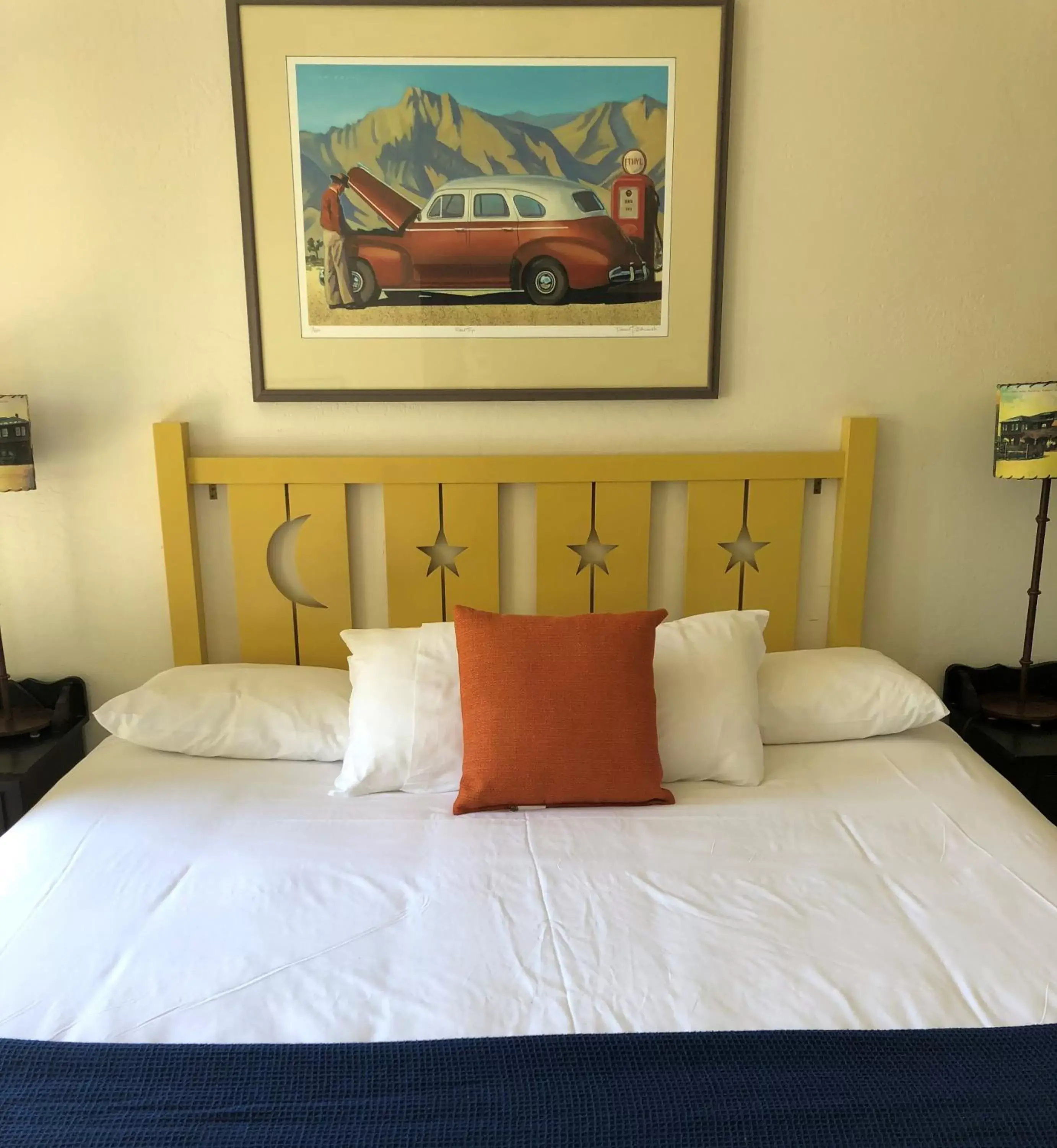 Bed in Sonoma Creek Inn