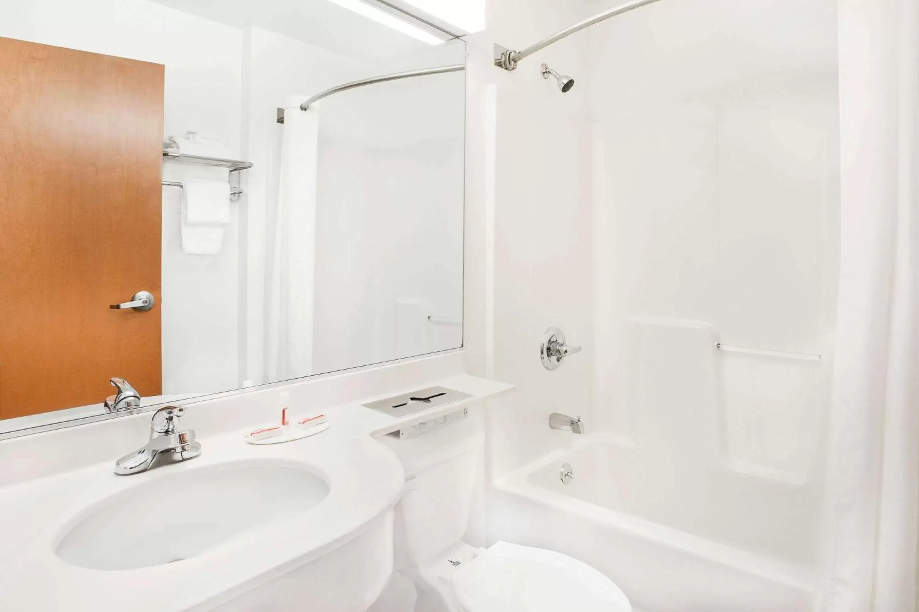 Bathroom in Microtel Inn & Suites Beckley East