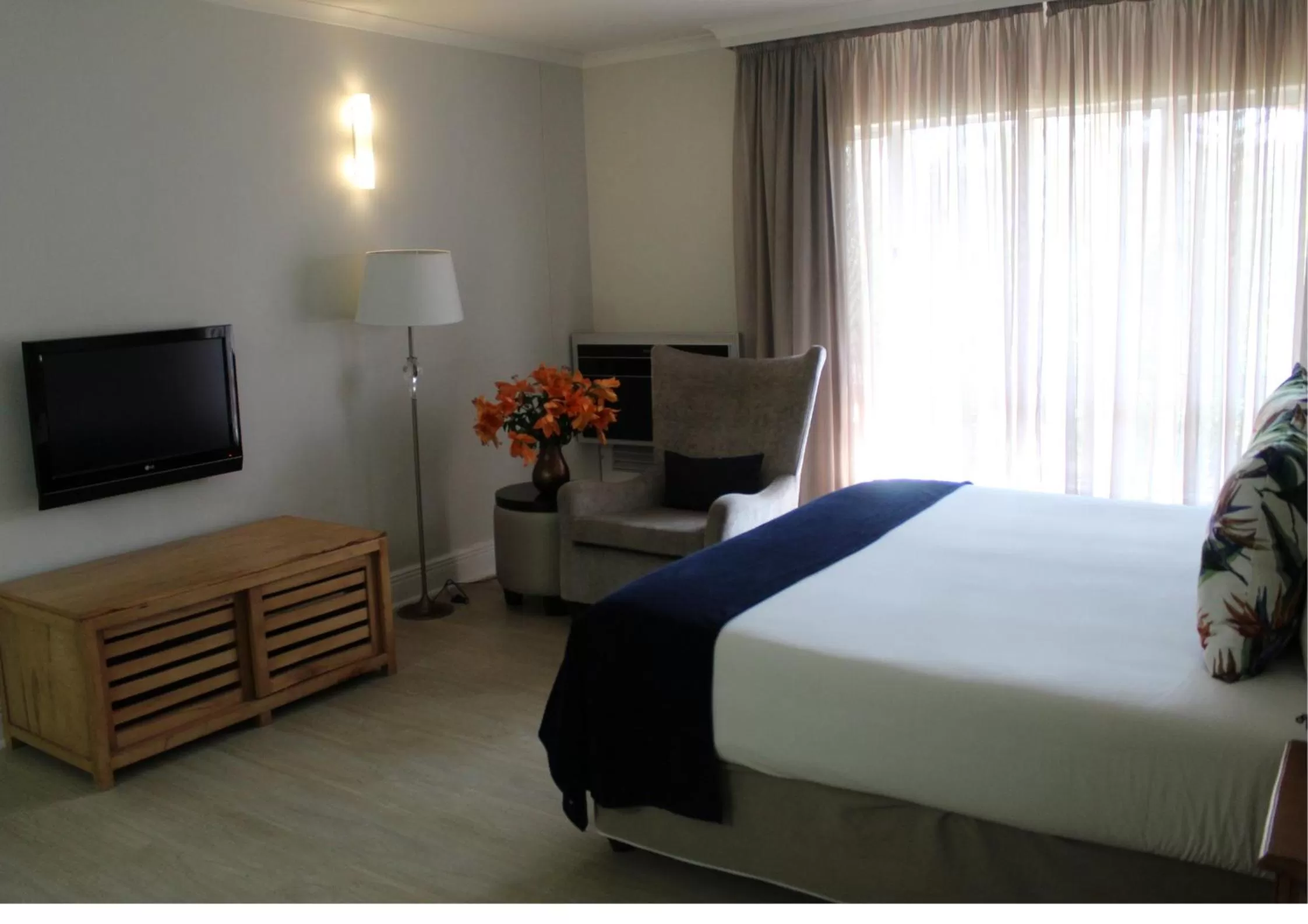 Bed in The Riverside Hotel