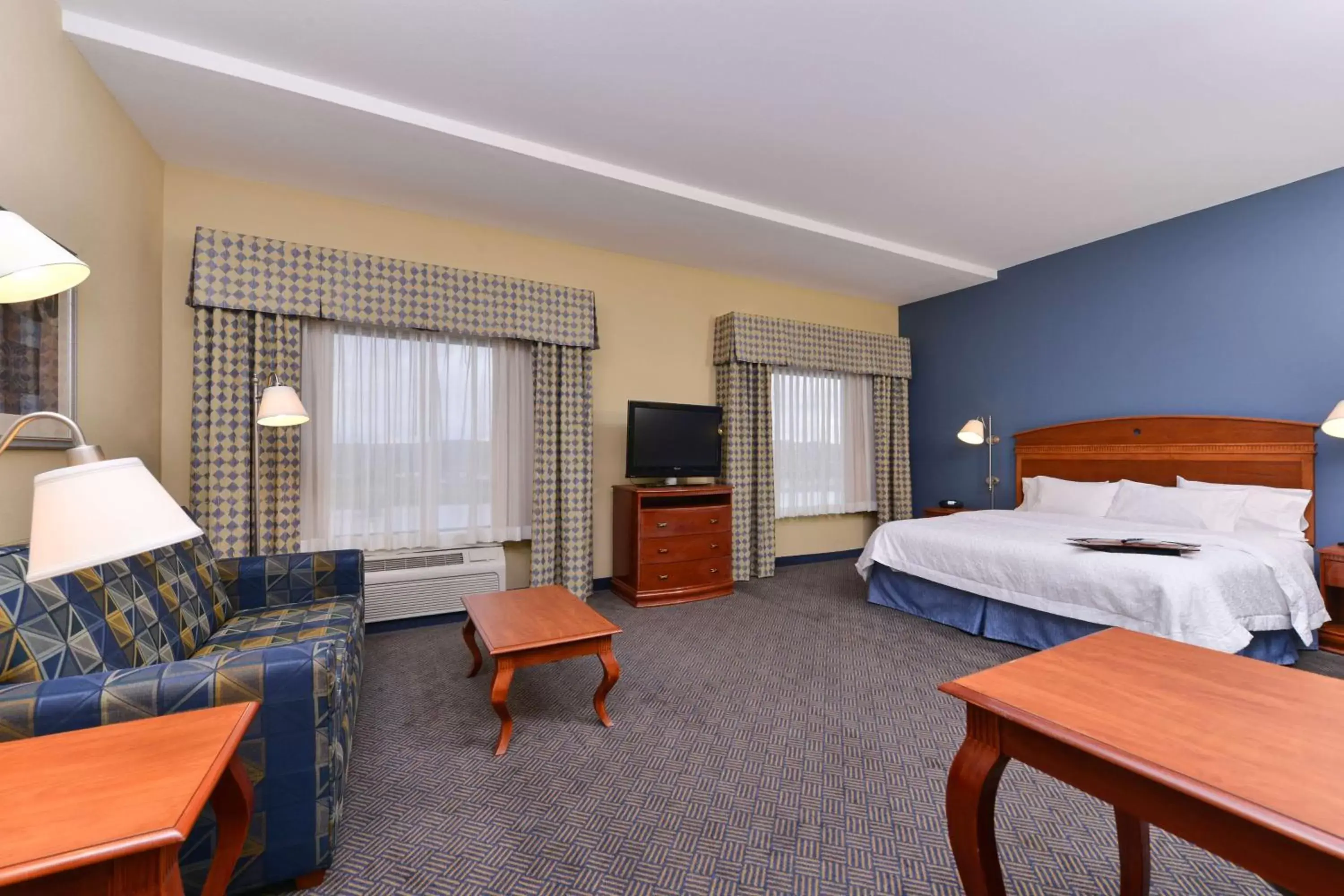 Bed in Hampton Inn Evanston Bed in Hampton Inn Evanston