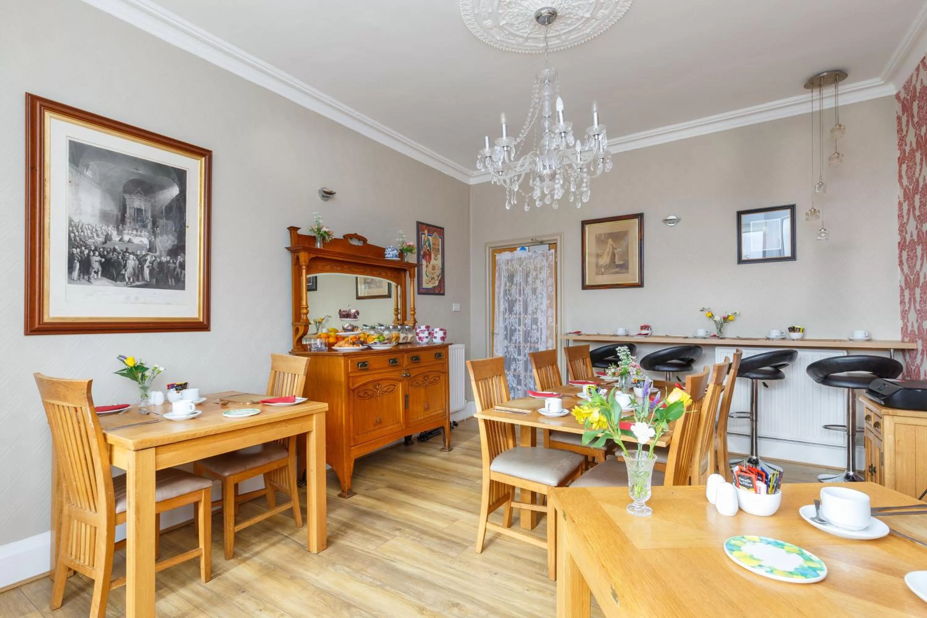 Restaurant/places to eat in Castle Walk Bed & Breakfast