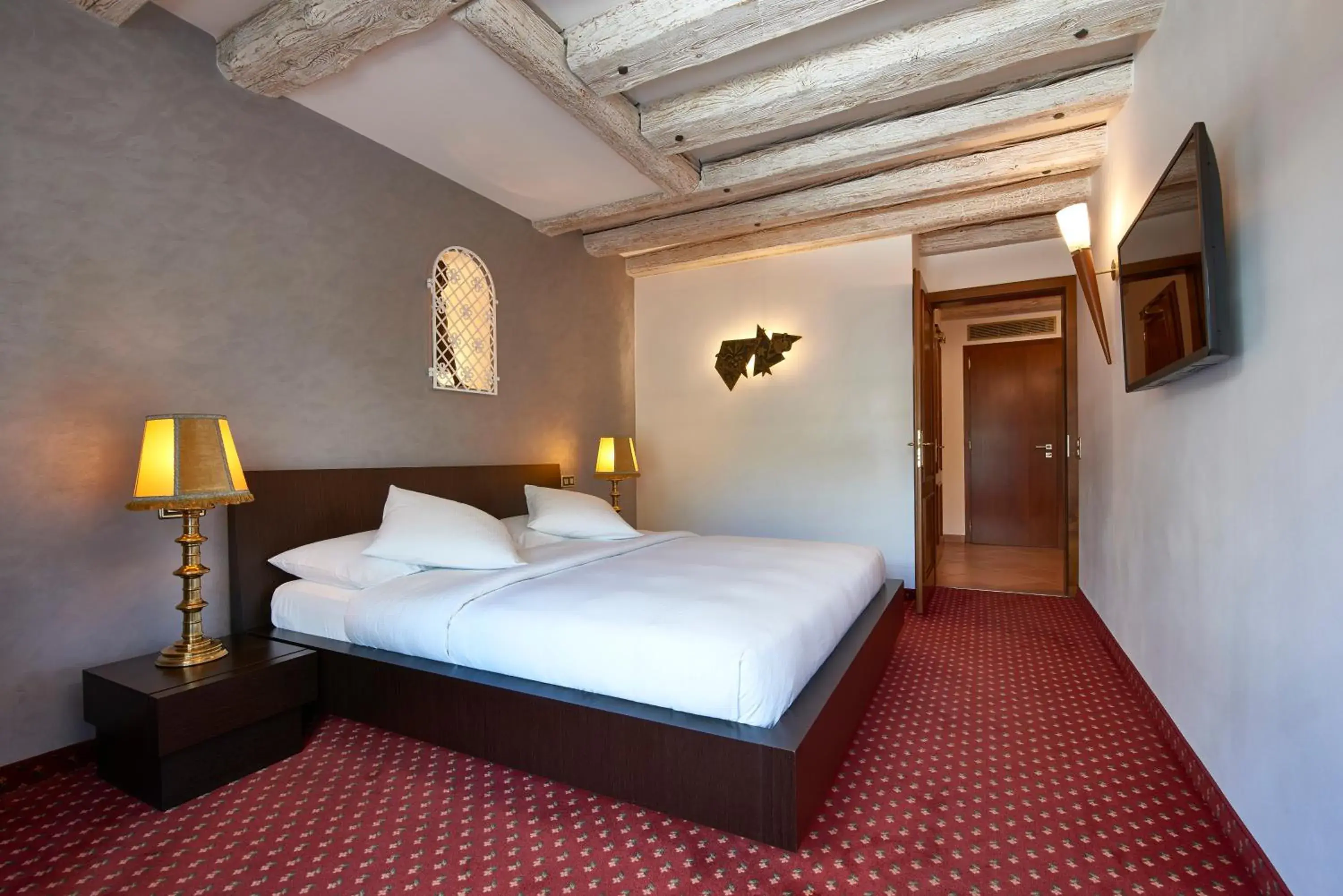 Photo of the whole room, Bed in Hotel d'Allèves