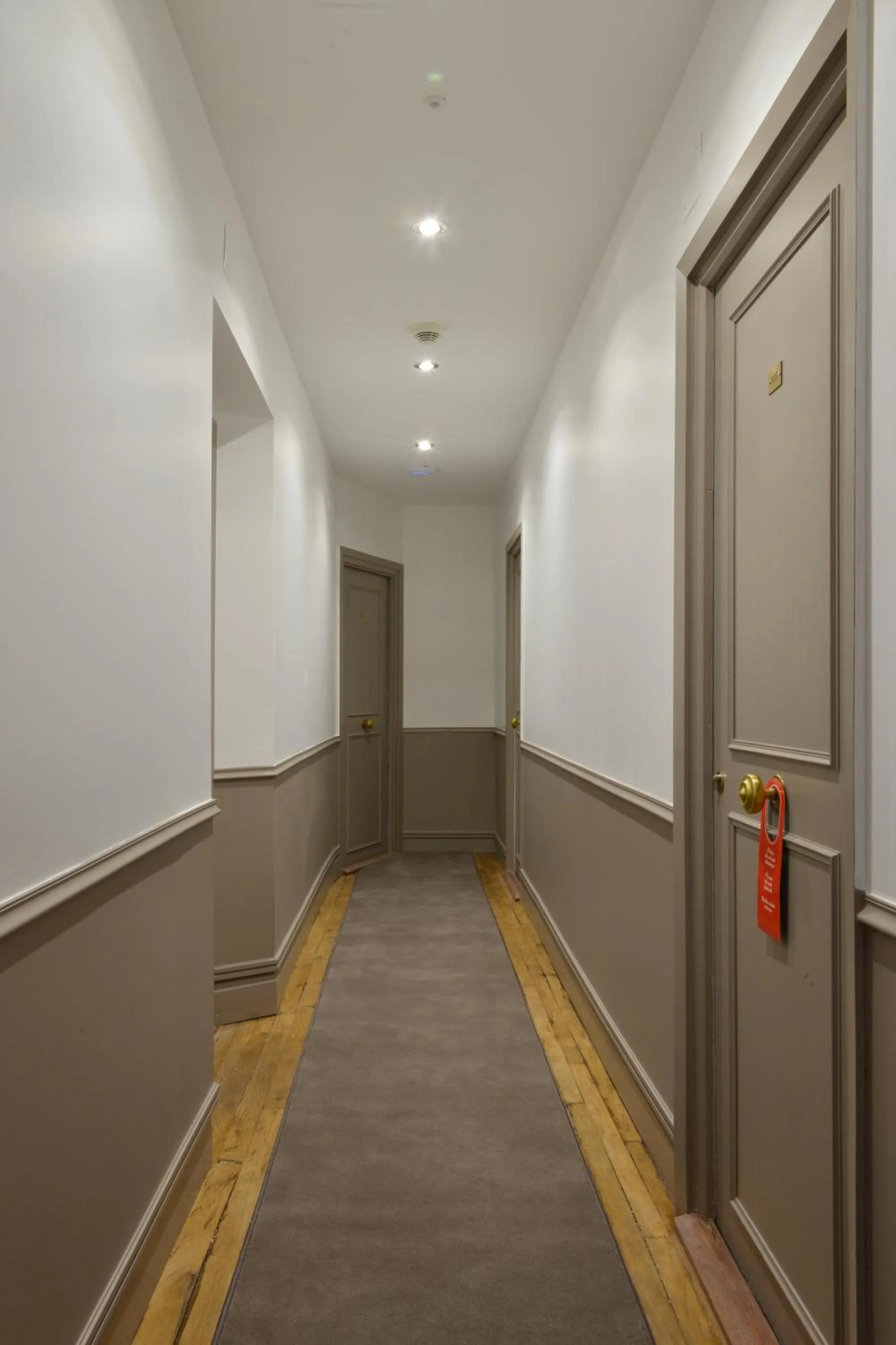 Facade/entrance in Hotel Douglas