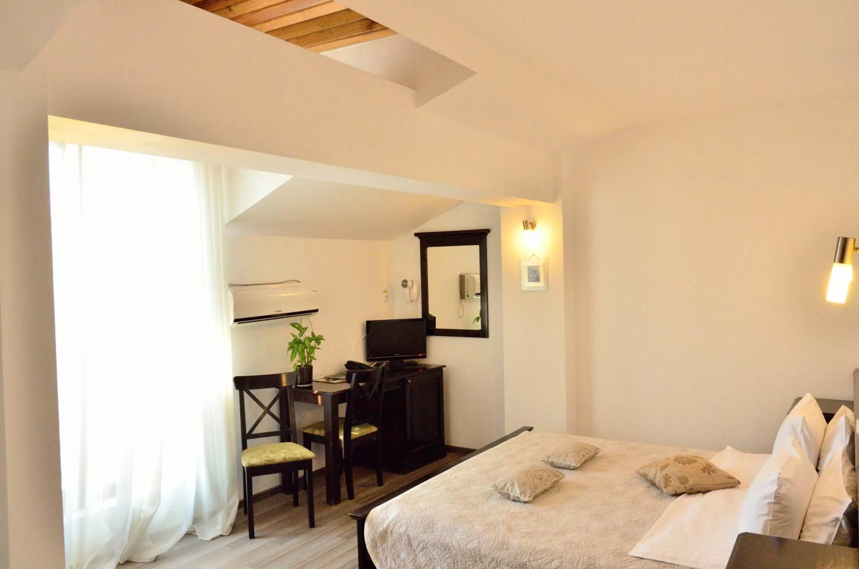 Photo of the whole room, Bed in Hotel Belleville