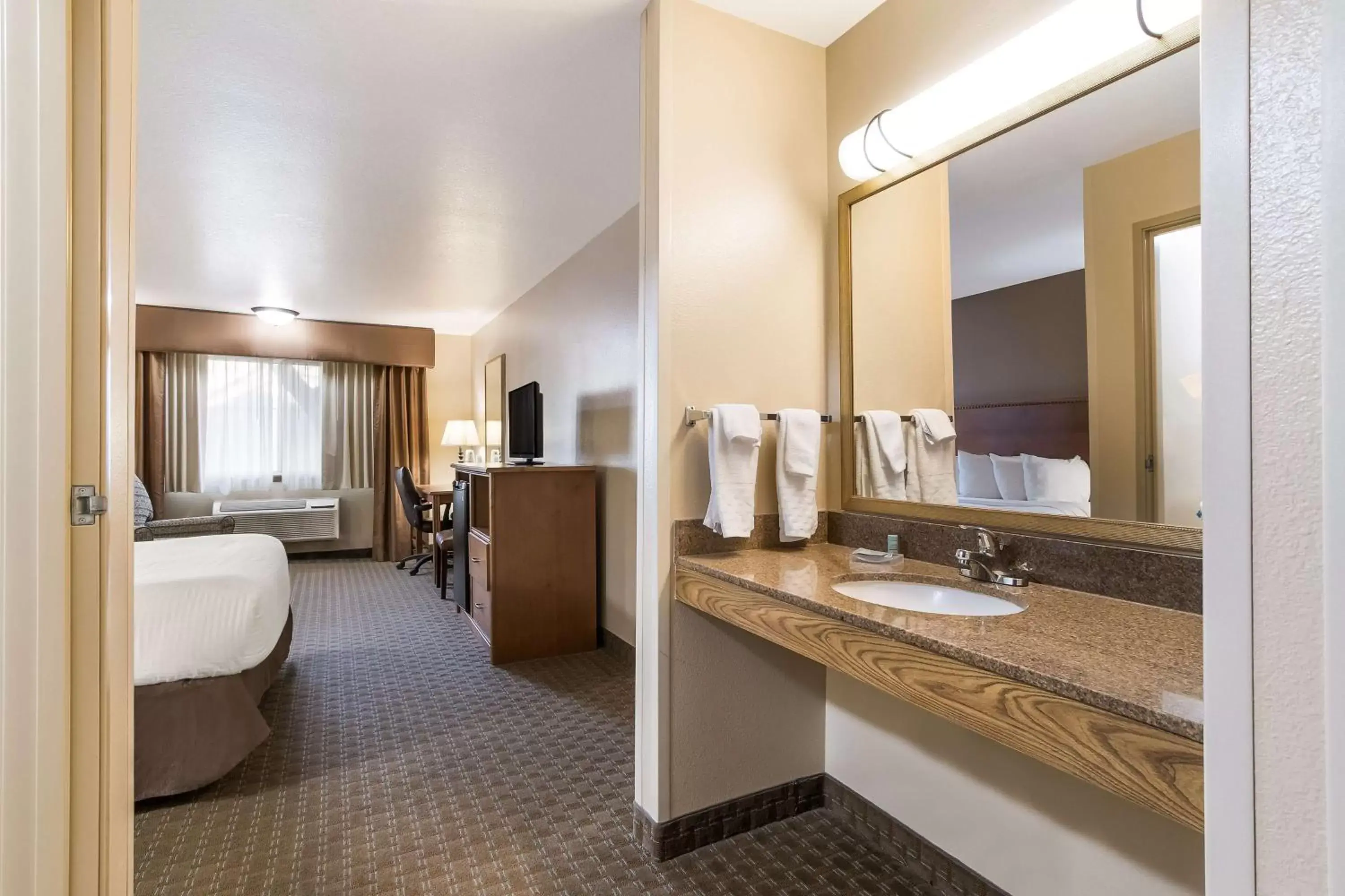 Bedroom, Bathroom in Best Western Empire Towers