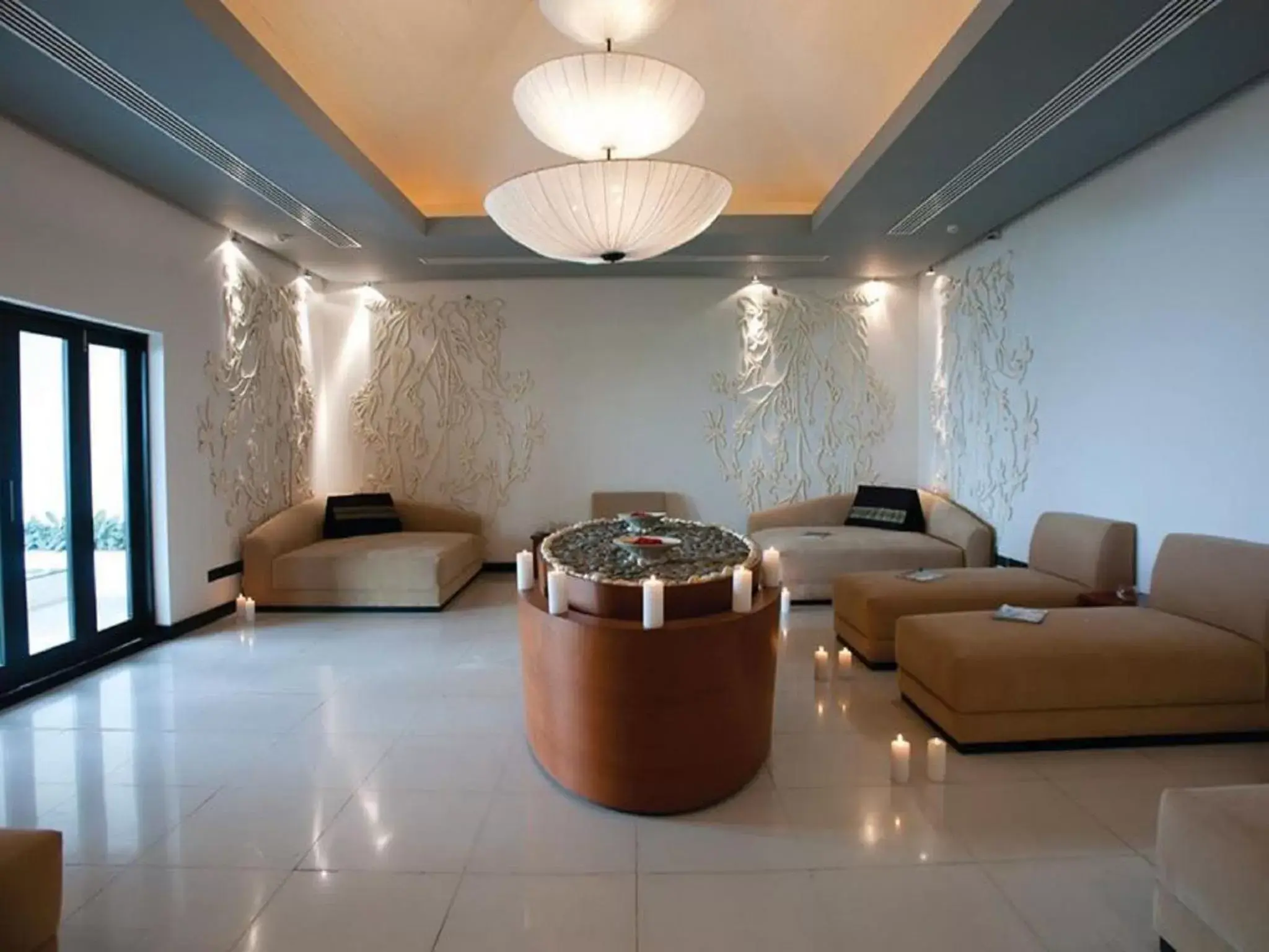 Lobby or reception, Seating Area in Radisson Blu Resort & Spa Alibaug