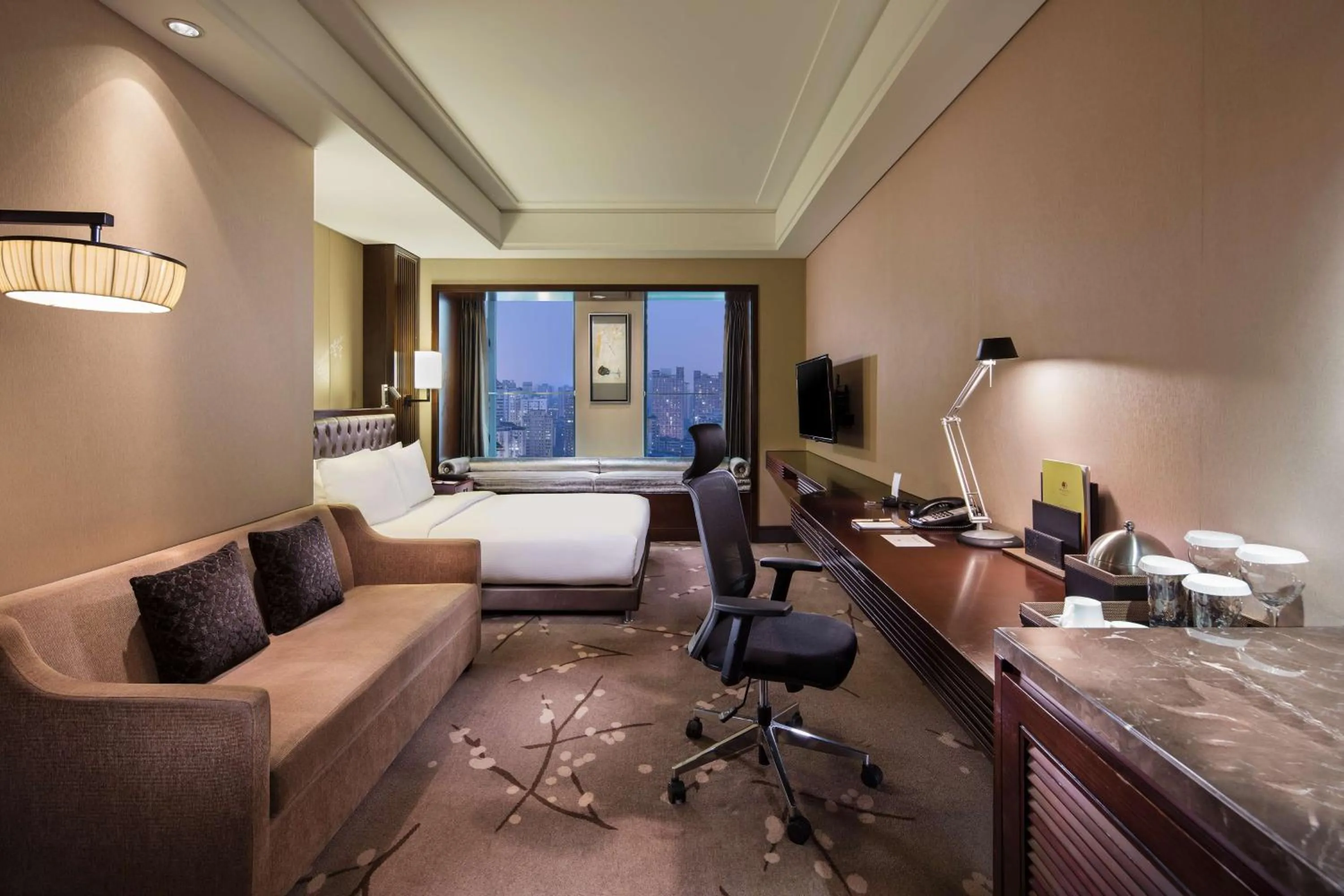 Bedroom, Bed in DoubleTree by Hilton Chongqing - Guanyinqiao railway station