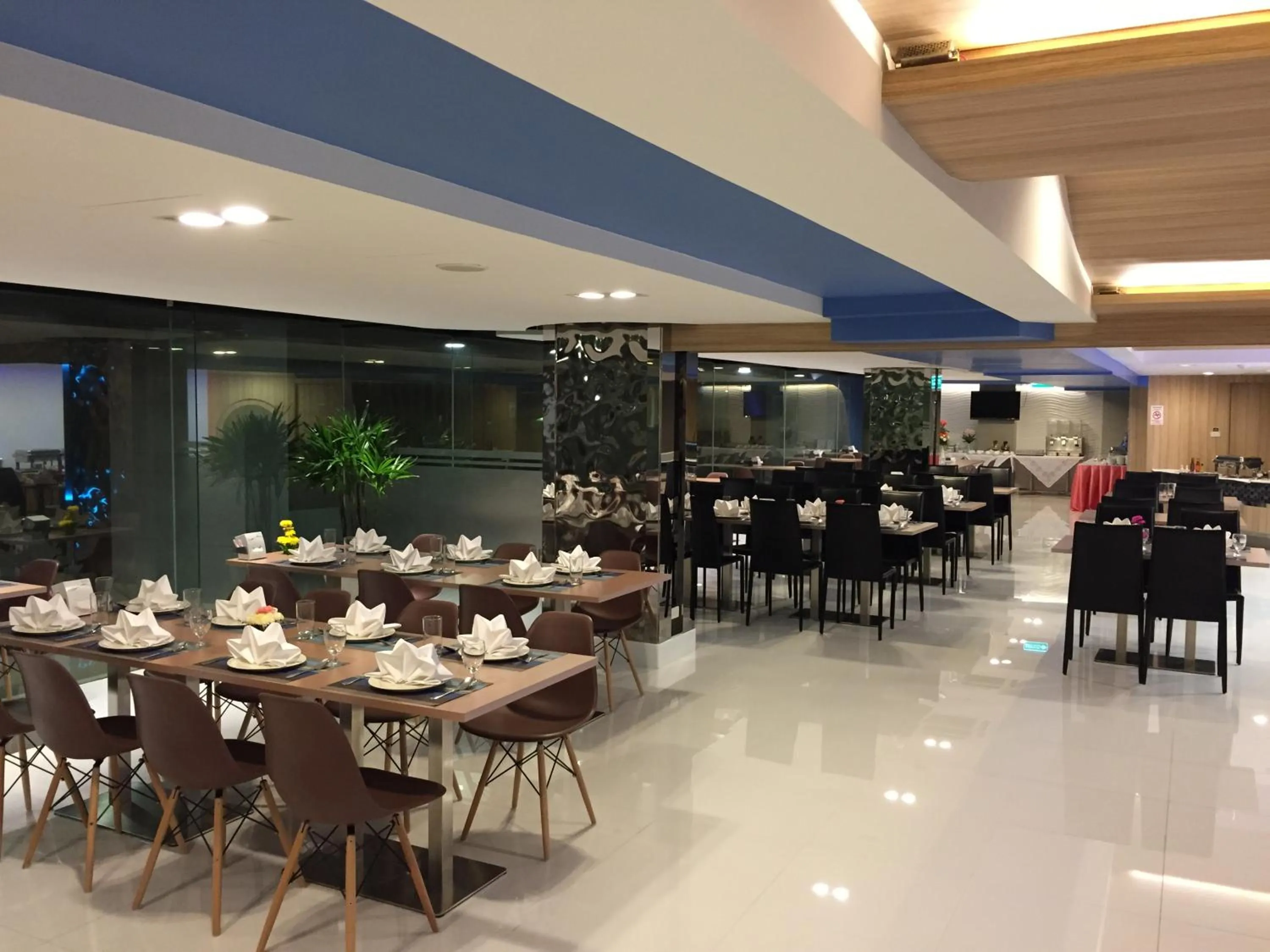 Restaurant/places to eat in Grand Tower Inn Sathorn Hotel