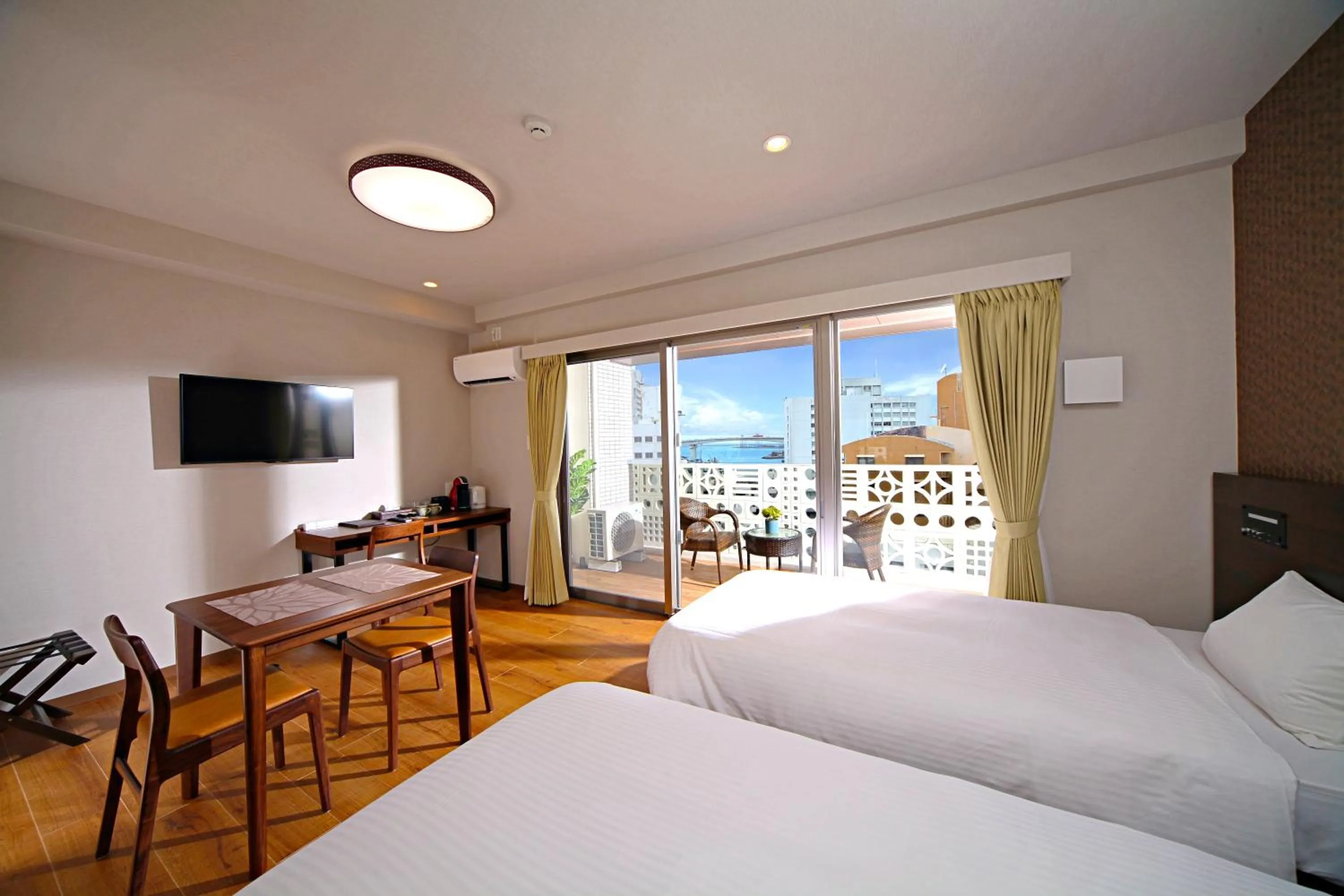 Bedroom, Bed in Smart Condo Tomari