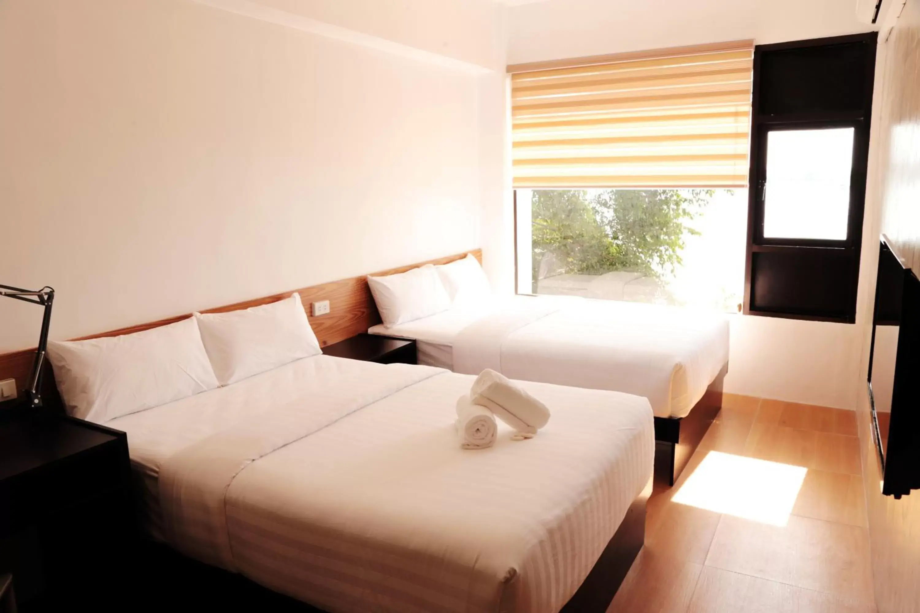 Bed in Travelbee Seaside Inn