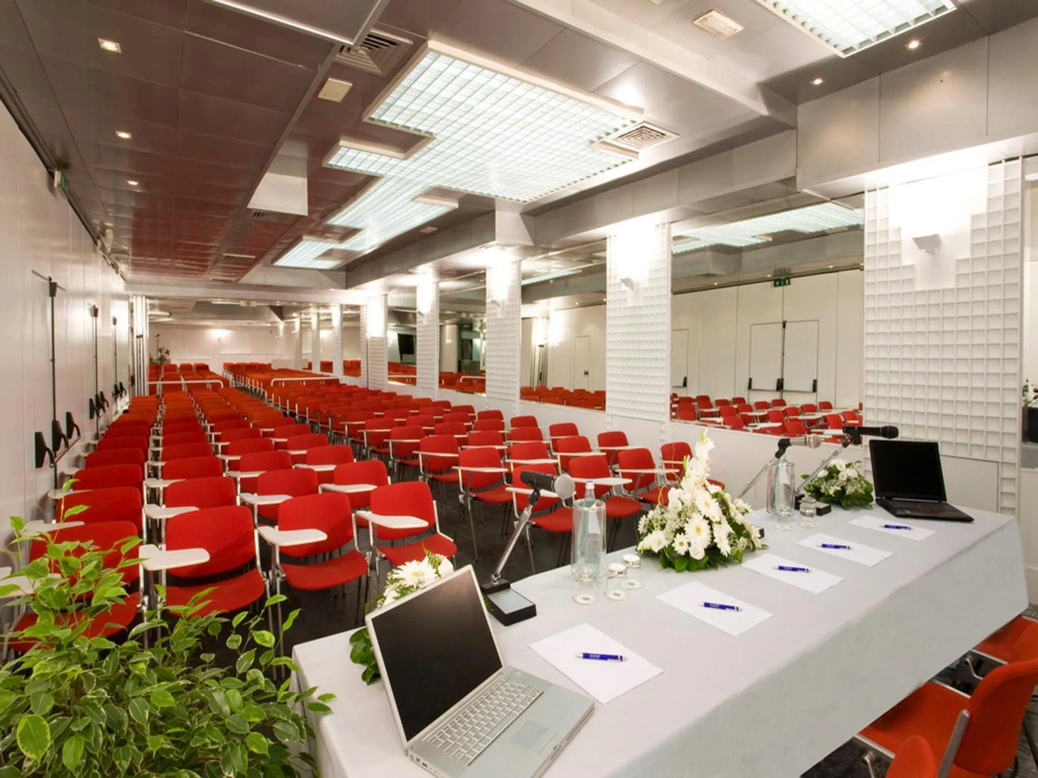 Business facilities in Hotel Savoy